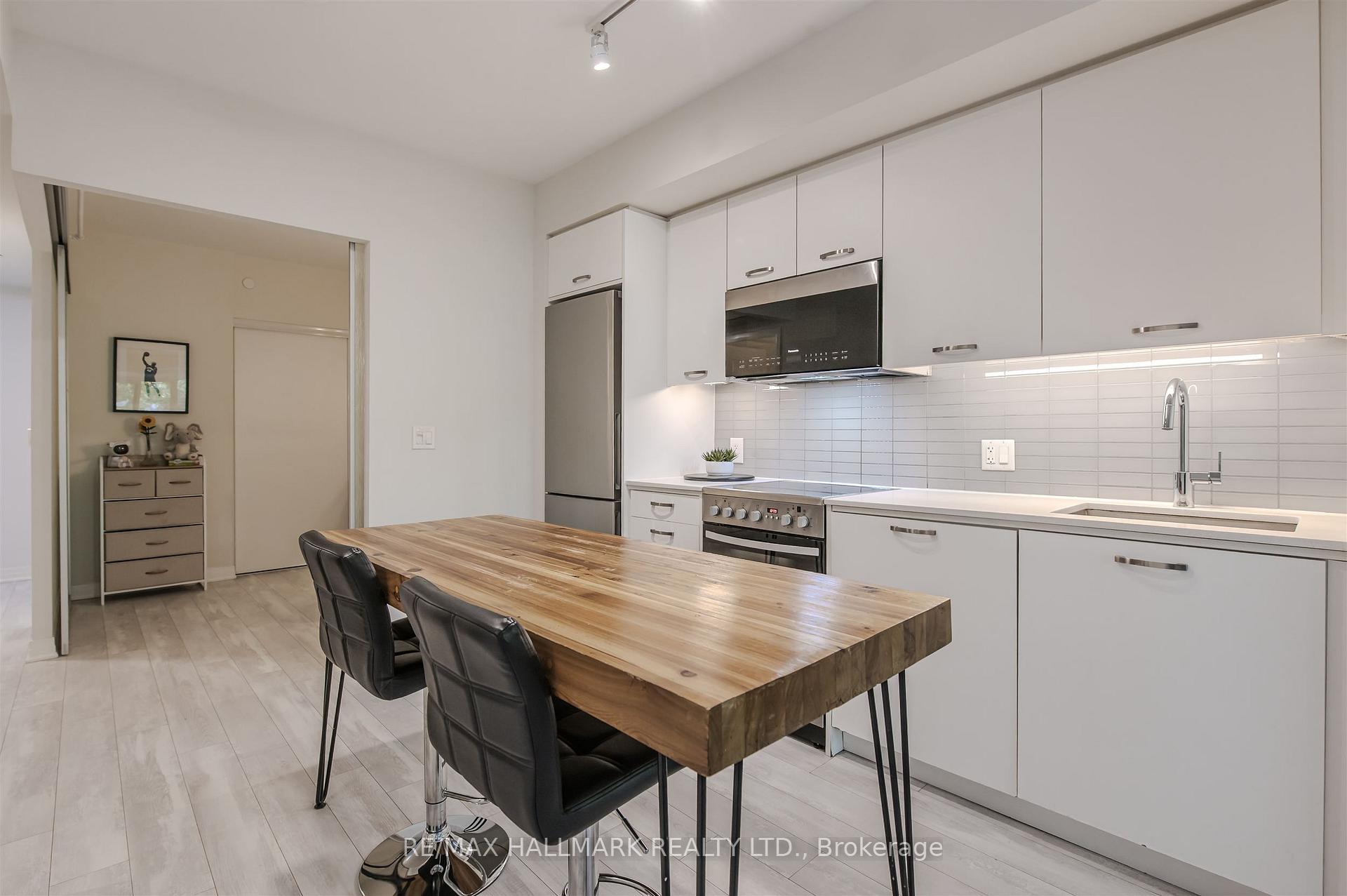 Photo 5 of Unit 321, 1630 queen Street E, Toronto, The Beaches — HOMEH