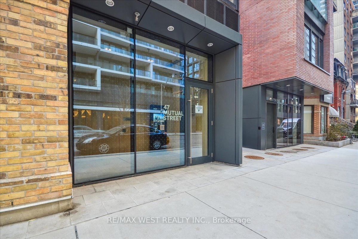 Photo 9 of Unit 906, 47 Mutual Street, Toronto, Church-Yonge Corridor — HOMEH