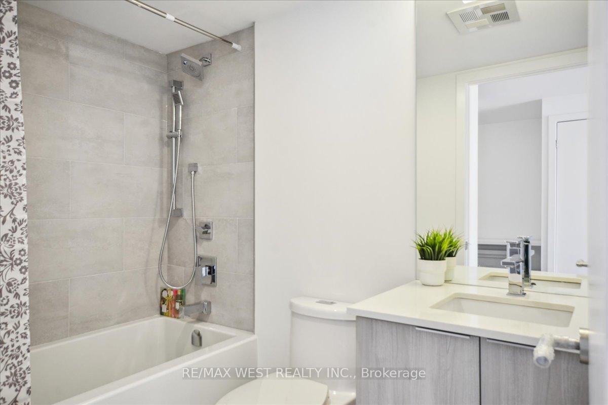 Photo 3 of Unit 906, 47 Mutual Street, Toronto, Church-Yonge Corridor — HOMEH