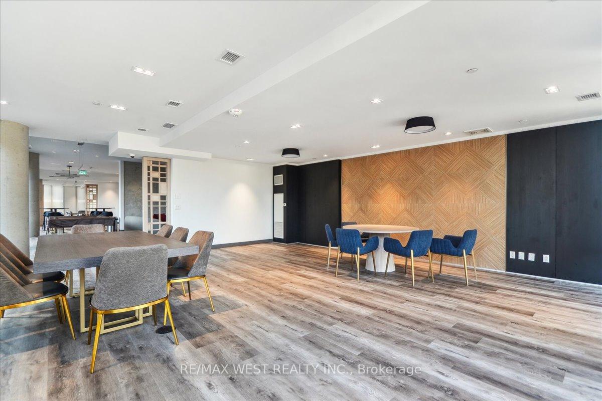 Photo 5 of Unit 906, 47 Mutual Street, Toronto, Church-Yonge Corridor — HOMEH