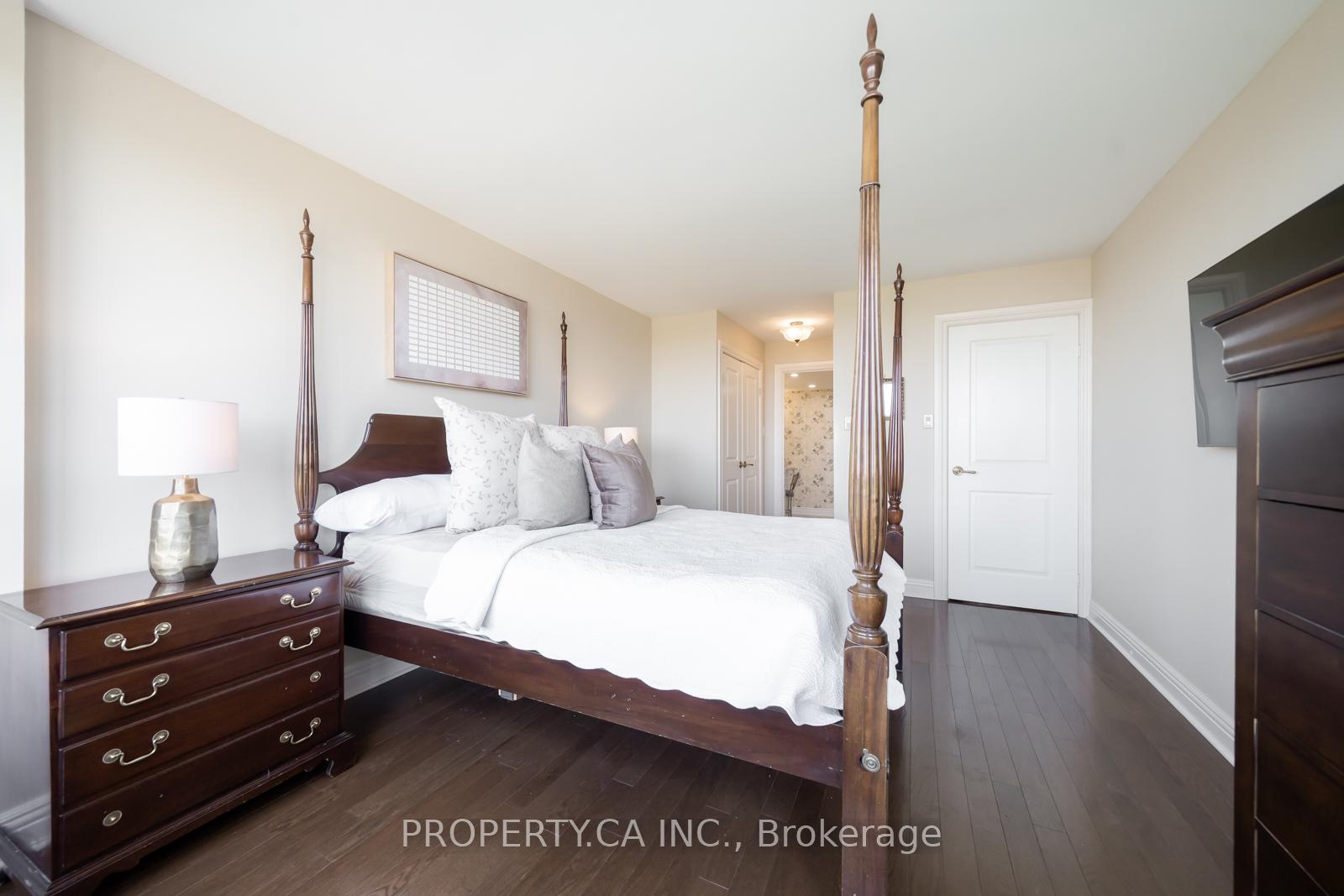 Photo 6 of Unit 1405, 7460 Bathurst Street, Vaughan, Brownridge — HOMEH