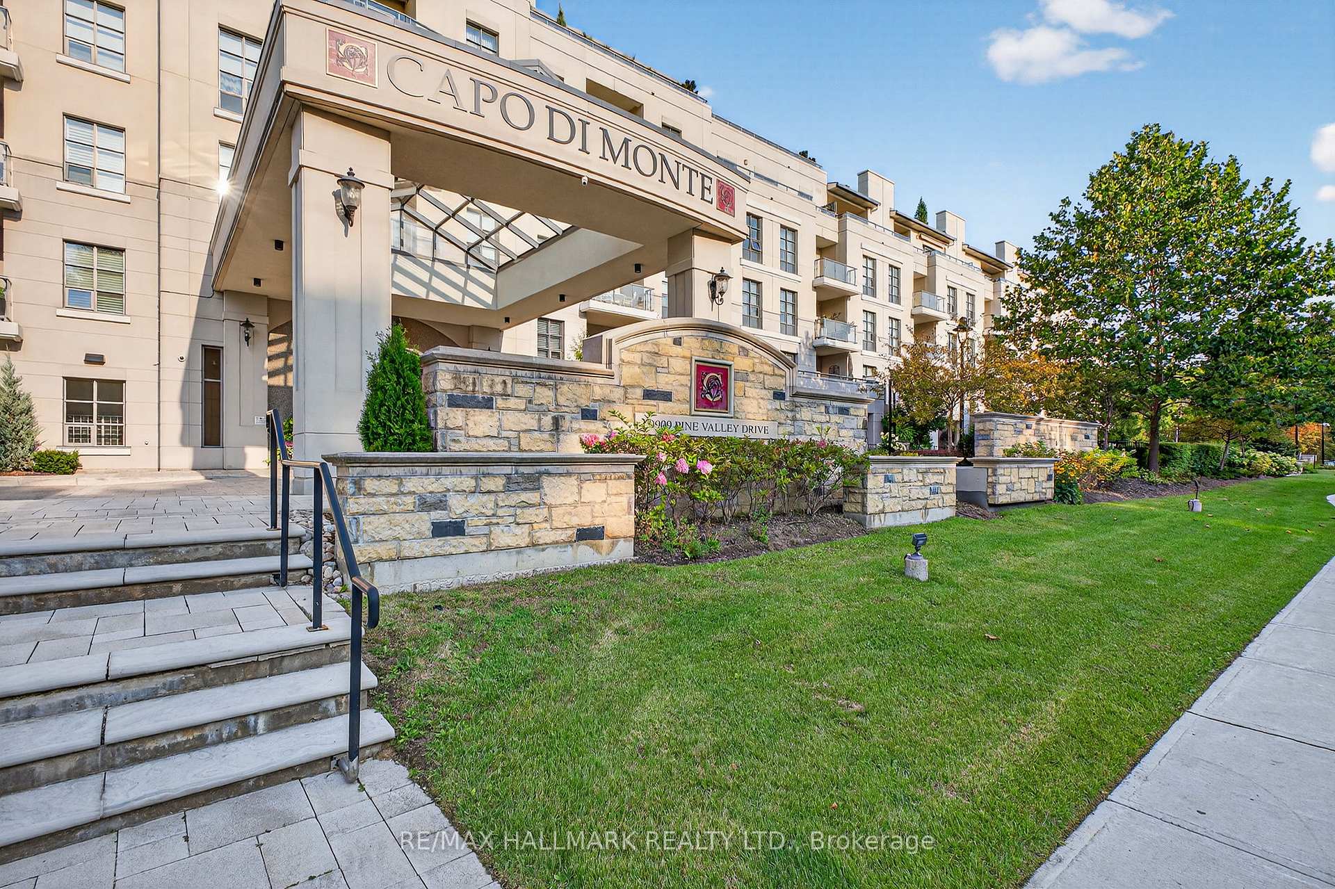 Photo 3 of Unit 203, 9909 Pine Valley Drive, Vaughan, Vellore Village — HOMEH