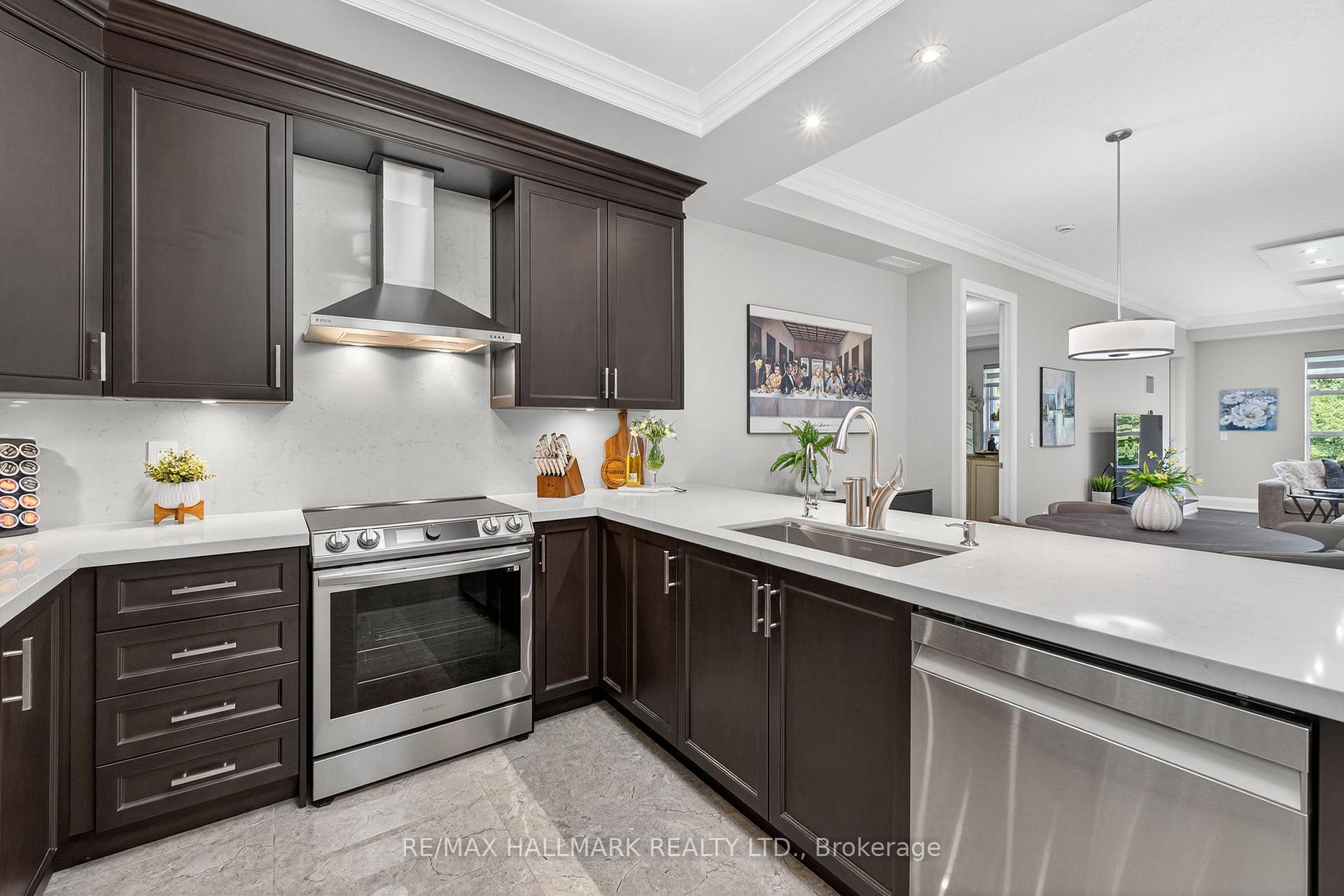 Photo 5 of Unit 203, 9909 Pine Valley Drive, Vaughan, Vellore Village — HOMEH