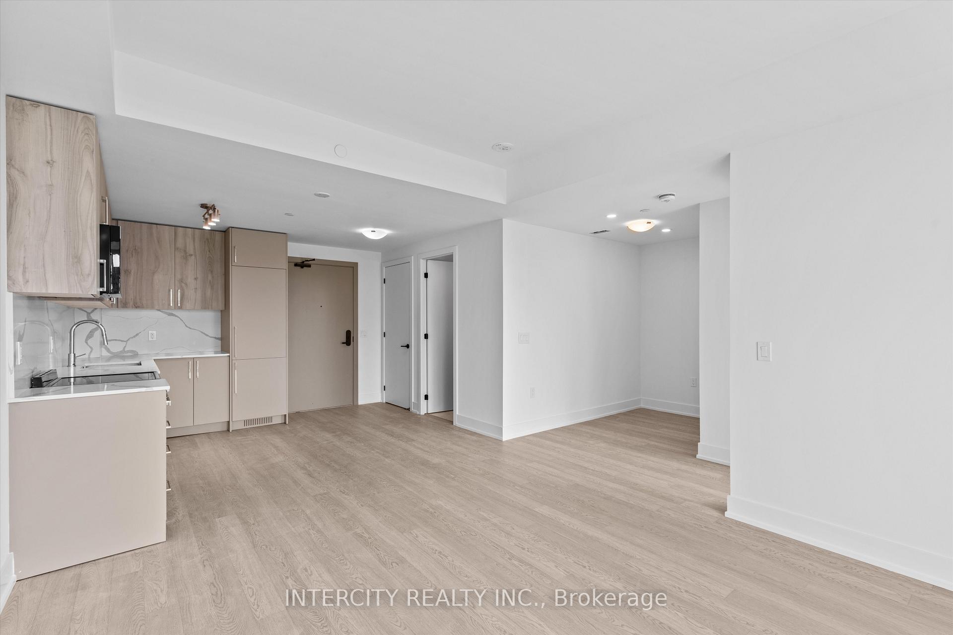 Photo 5 of Unit 417, 2075 King Road, King, King City — HOMEH