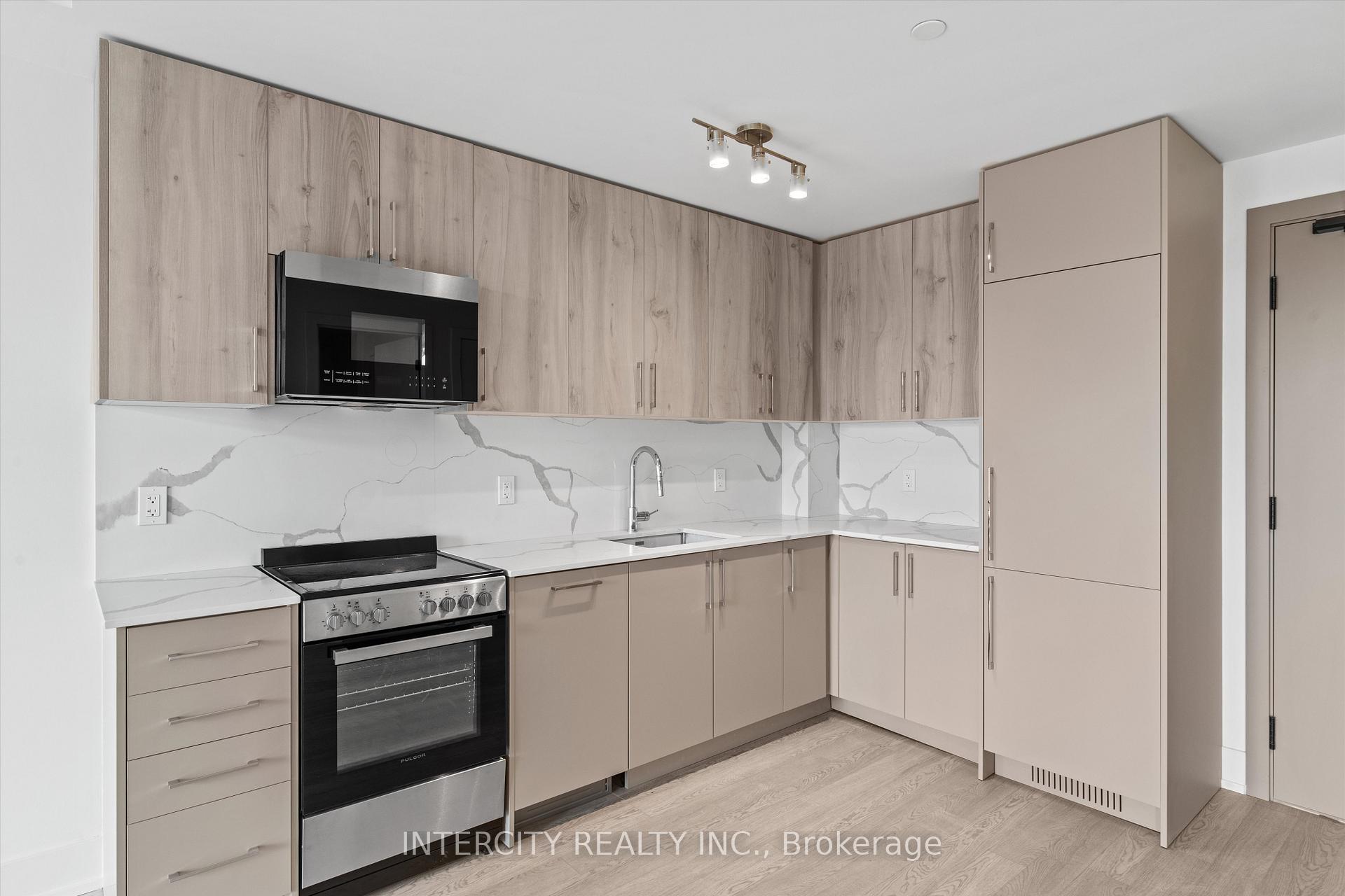 Photo 7 of Unit 417, 2075 King Road, King, King City — HOMEH