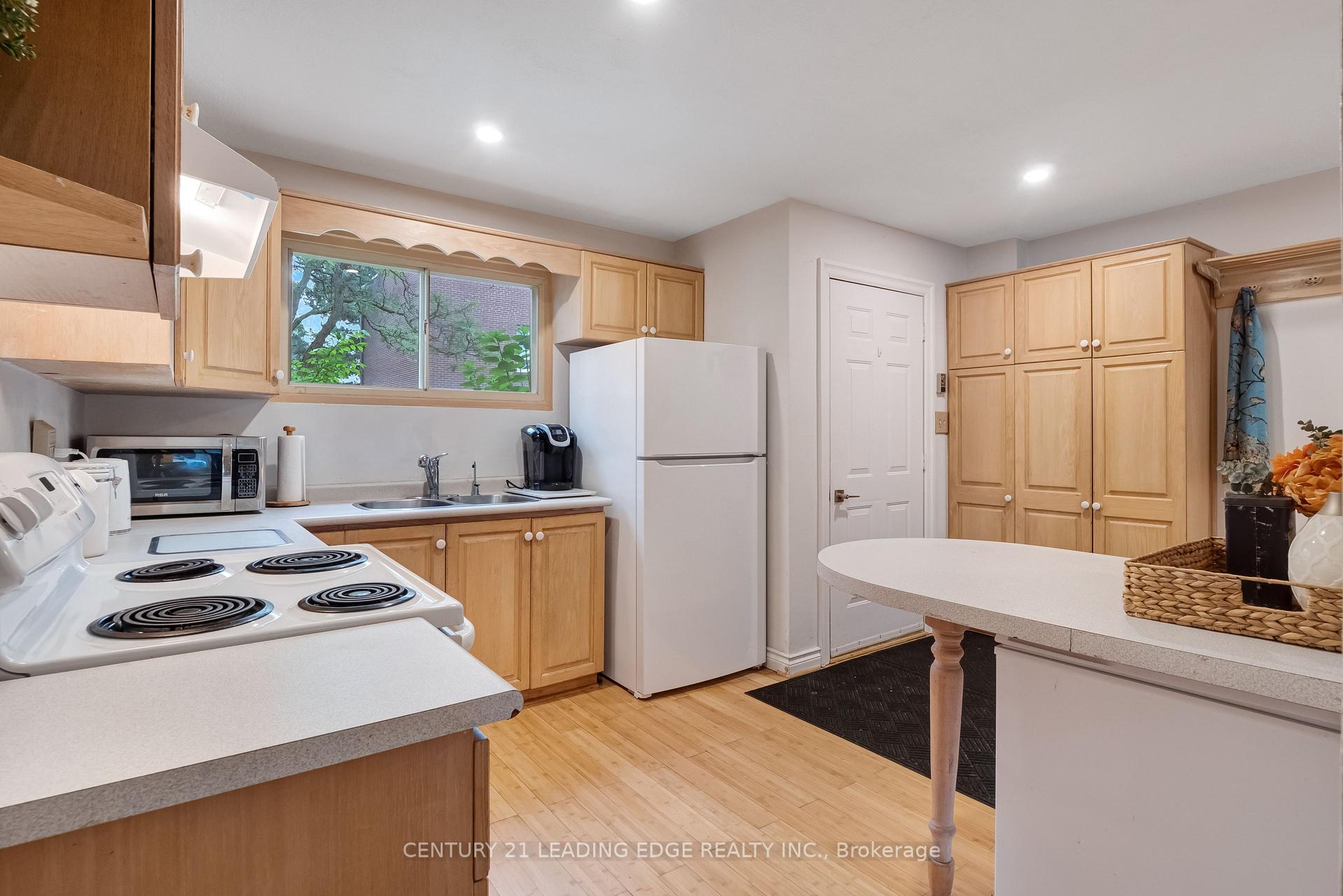 Photo 8 of Unit 4, 116 Wales Avenue, Markham, Old Markham Village — HOMEH