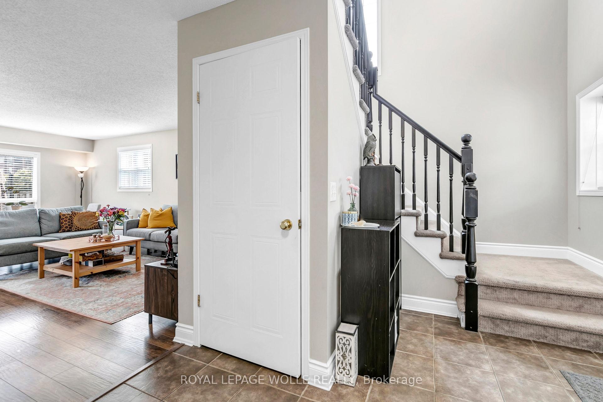 Photo 4 of 58 Eugene Drive, Guelph, Pineridge/Westminster Woods — HOMEH