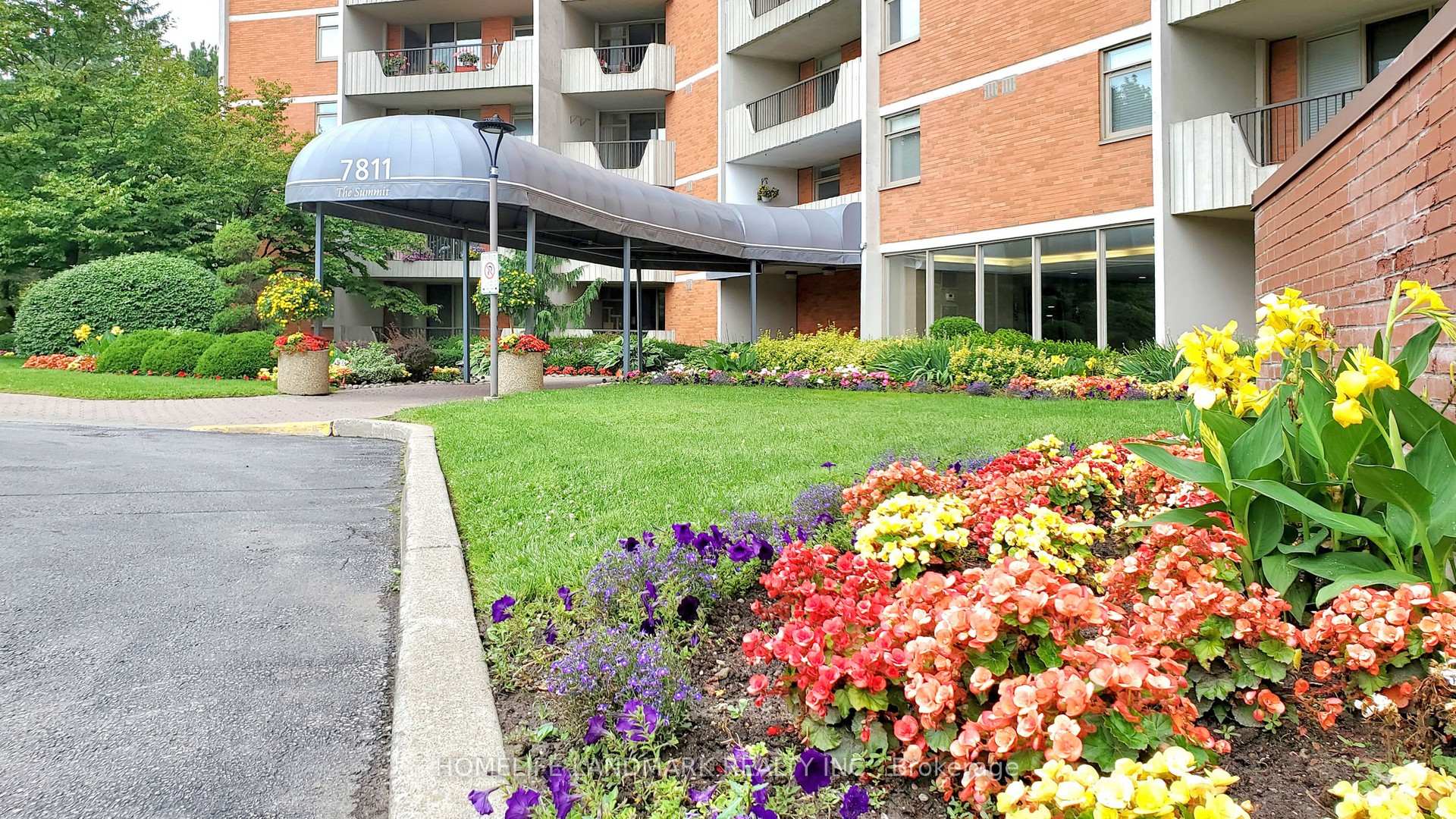 Photo 6 of Unit 309, 7811 Yonge Street, Markham, Thornhill — HOMEH