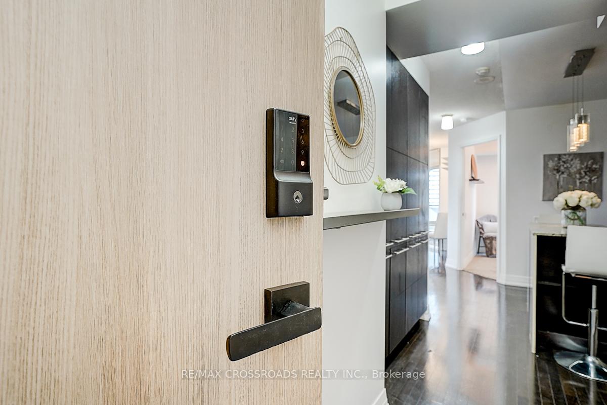 Photo 9 of Unit 1305, 21 Carlton Street, Toronto, Church-Yonge Corridor — HOMEH