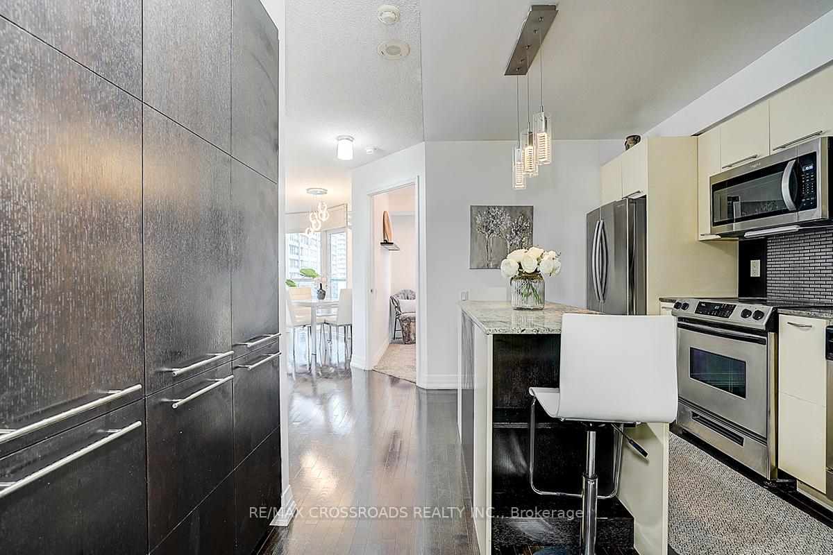 Photo 12 of Unit 1305, 21 Carlton Street, Toronto, Church-Yonge Corridor — HOMEH