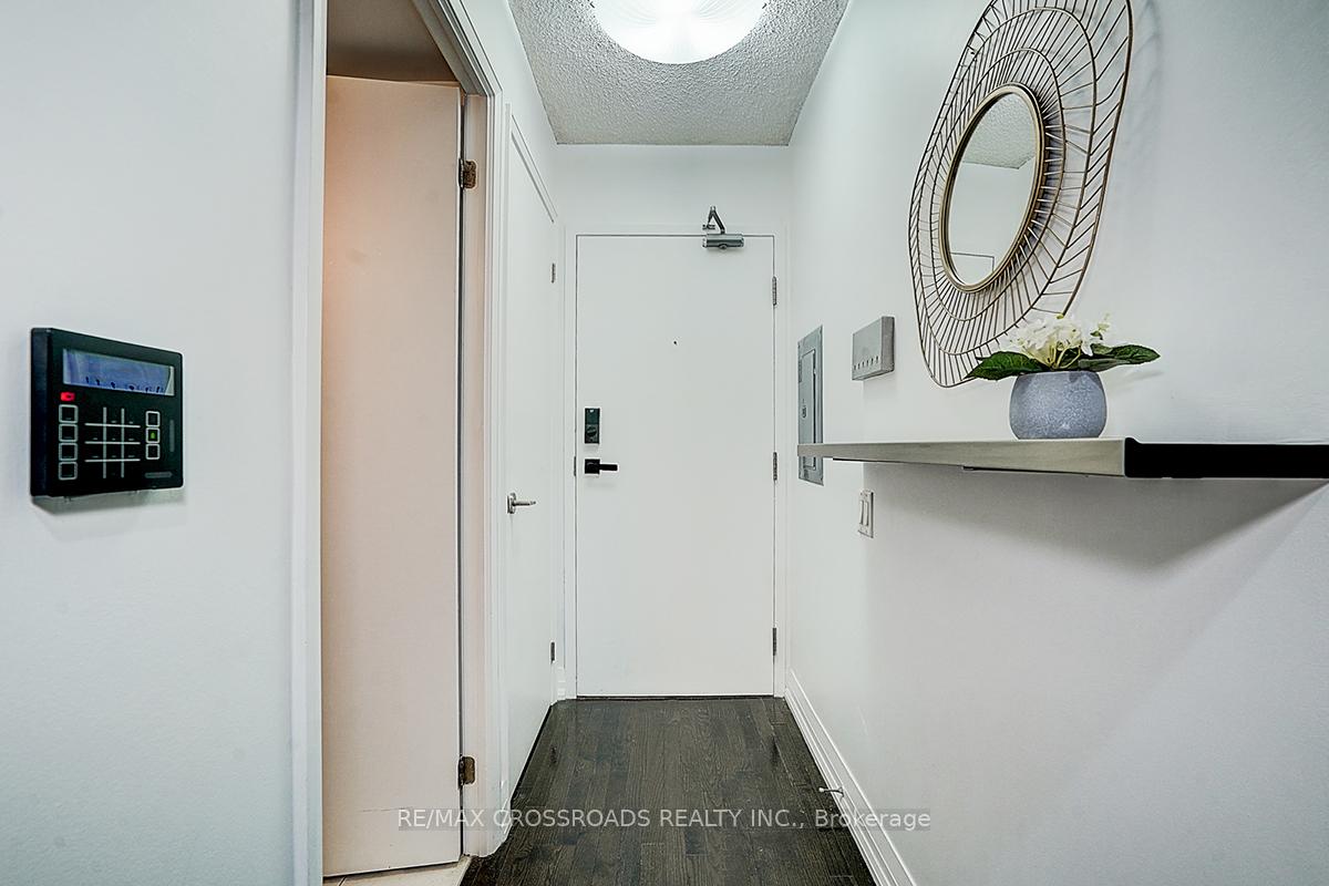 Photo 3 of Unit 1305, 21 Carlton Street, Toronto, Church-Yonge Corridor — HOMEH