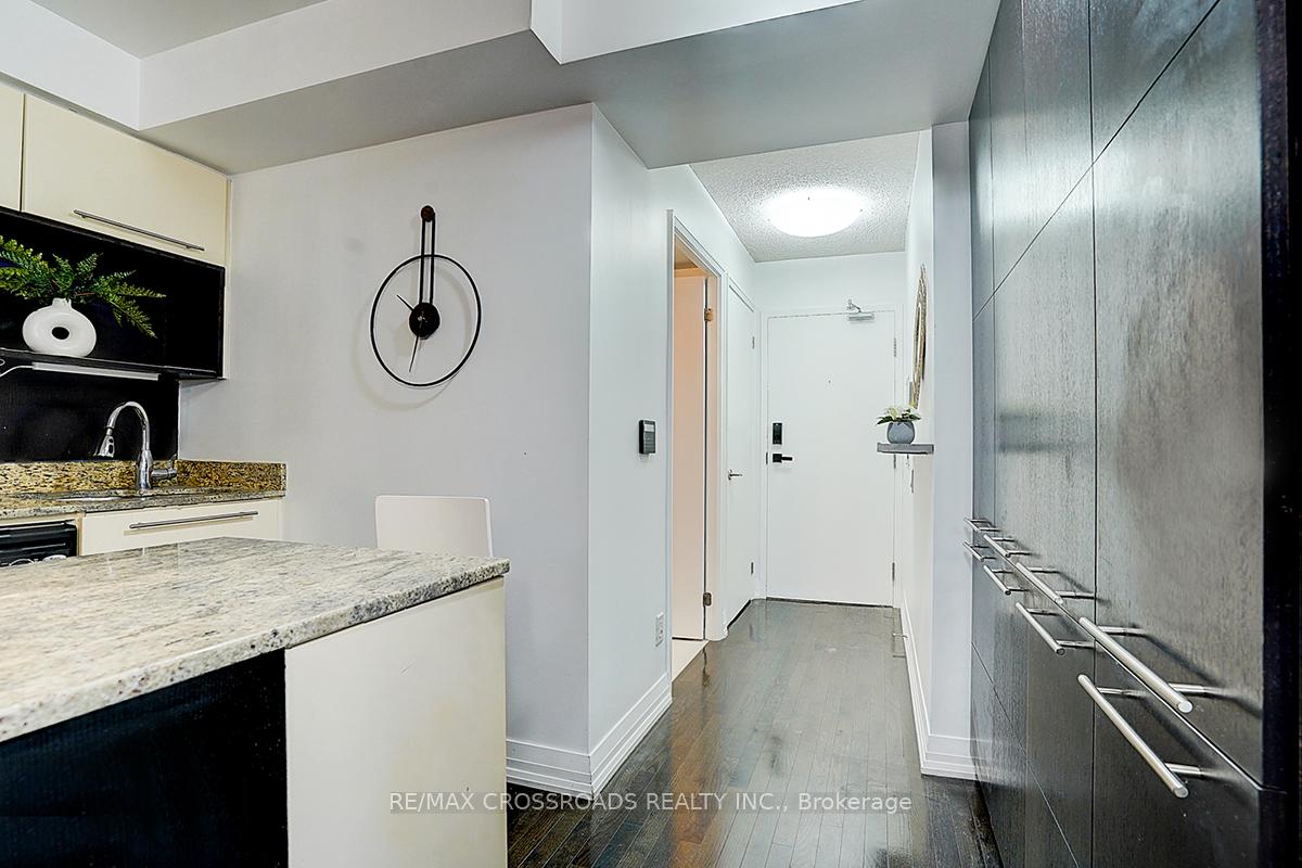 Photo 16 of Unit 1305, 21 Carlton Street, Toronto, Church-Yonge Corridor — HOMEH