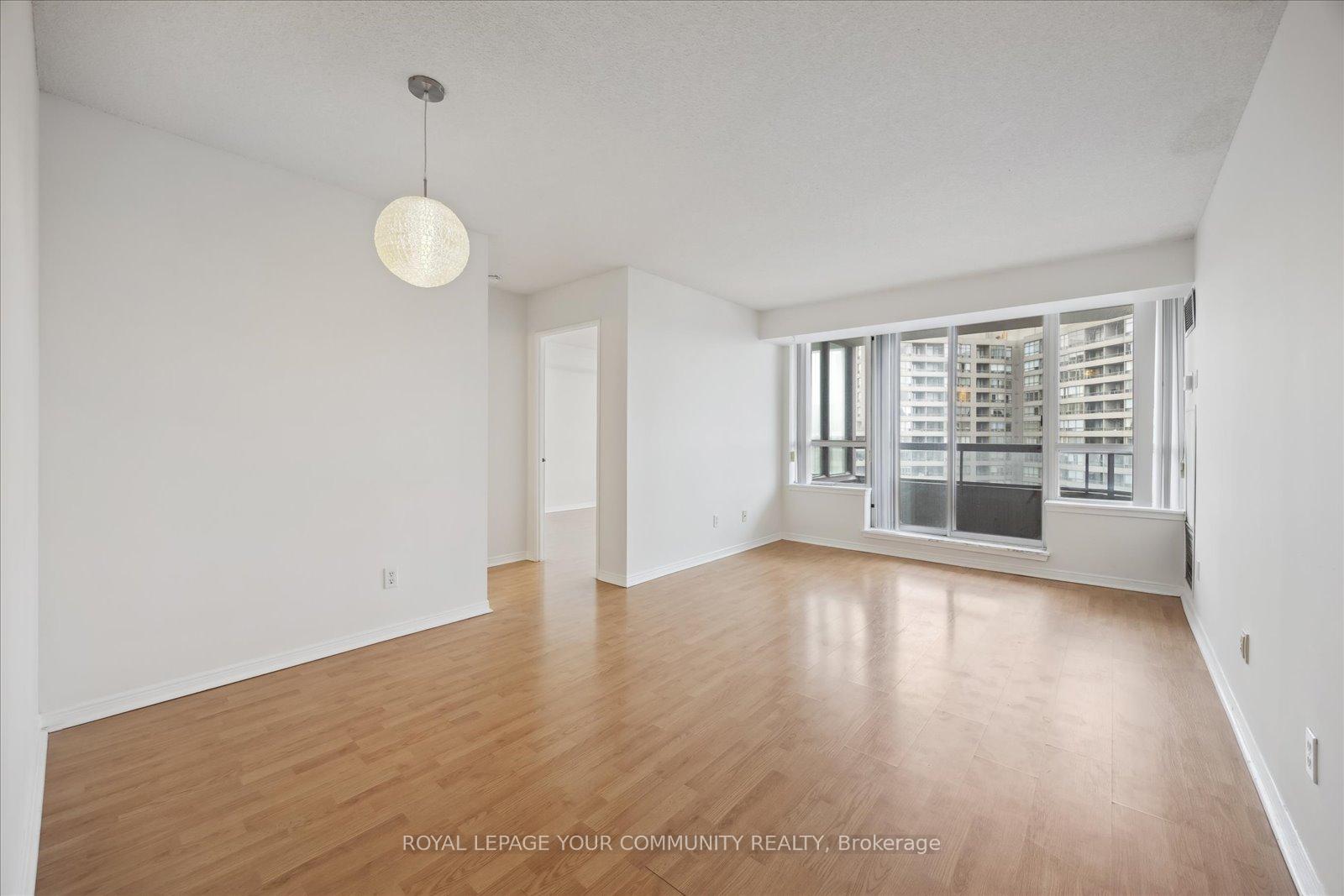Photo 3 of Unit 911, 81 Townsgate Drive, Vaughan, Crestwood-Springfarm-Yorkhill — HOMEH