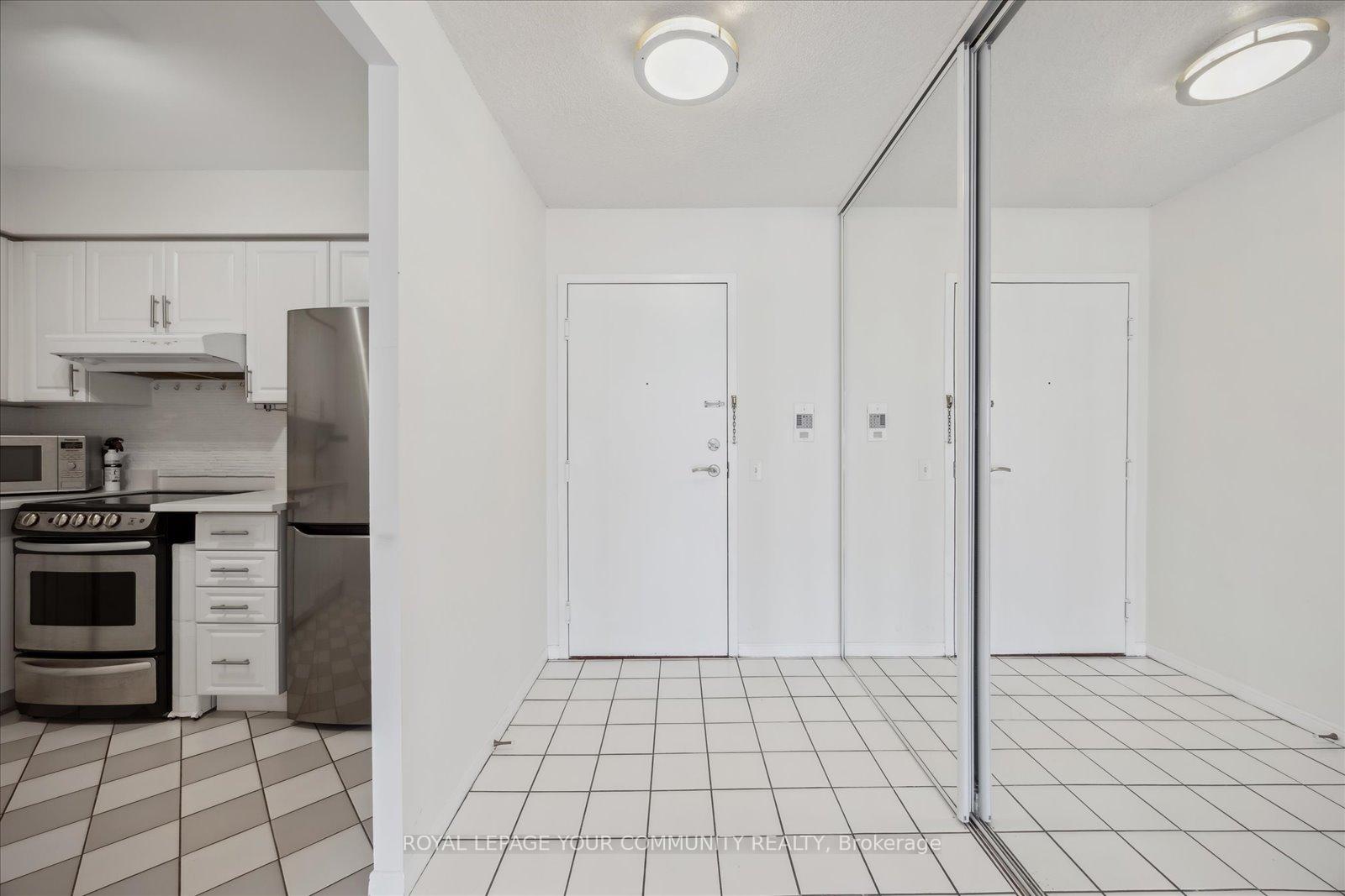 Photo 2 of Unit 911, 81 Townsgate Drive, Vaughan, Crestwood-Springfarm-Yorkhill — HOMEH