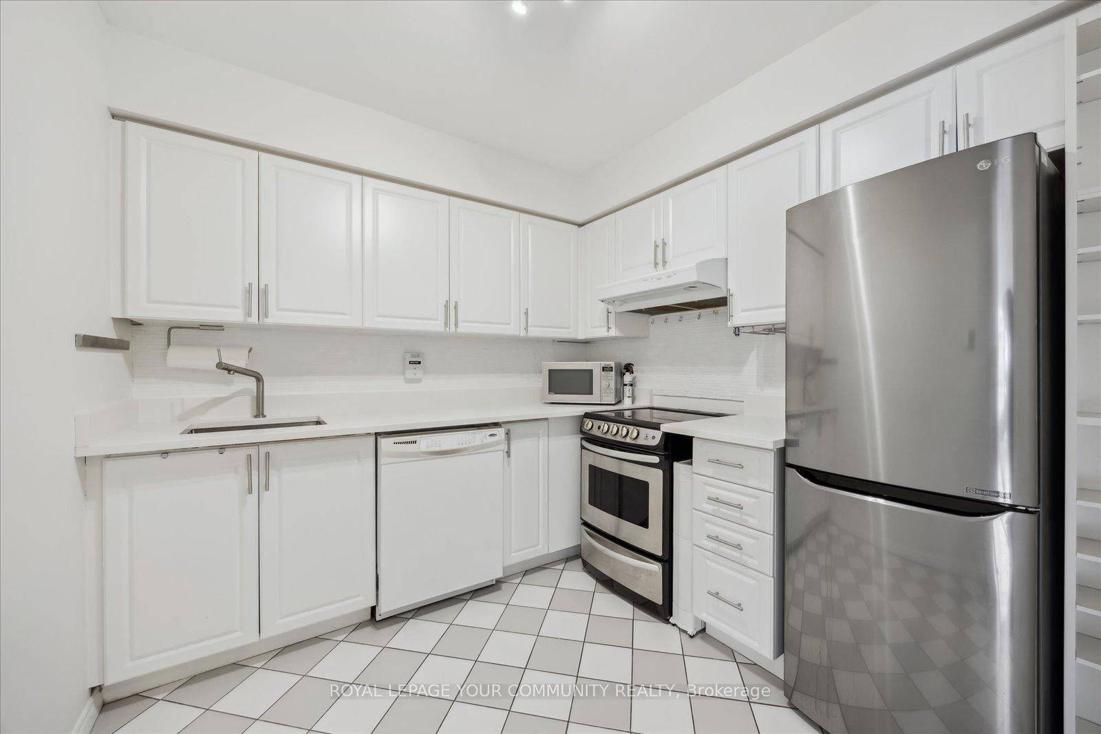 Photo 7 of Unit 911, 81 Townsgate Drive, Vaughan, Crestwood-Springfarm-Yorkhill — HOMEH