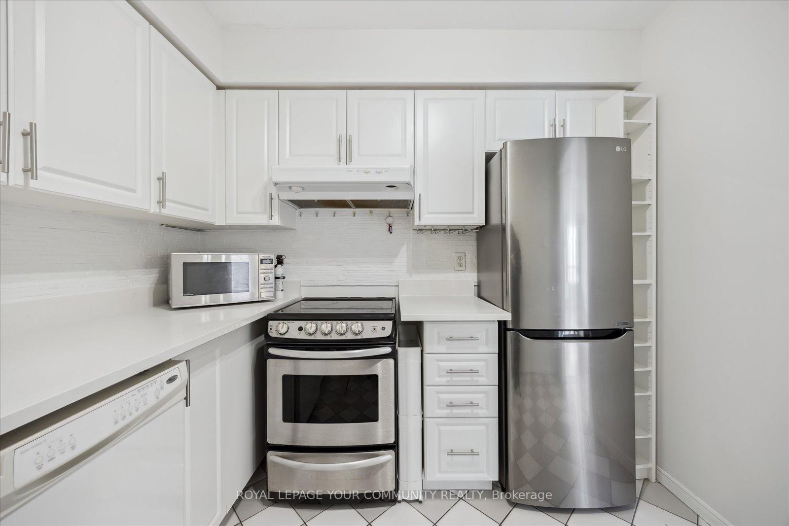Photo 6 of Unit 911, 81 Townsgate Drive, Vaughan, Crestwood-Springfarm-Yorkhill — HOMEH