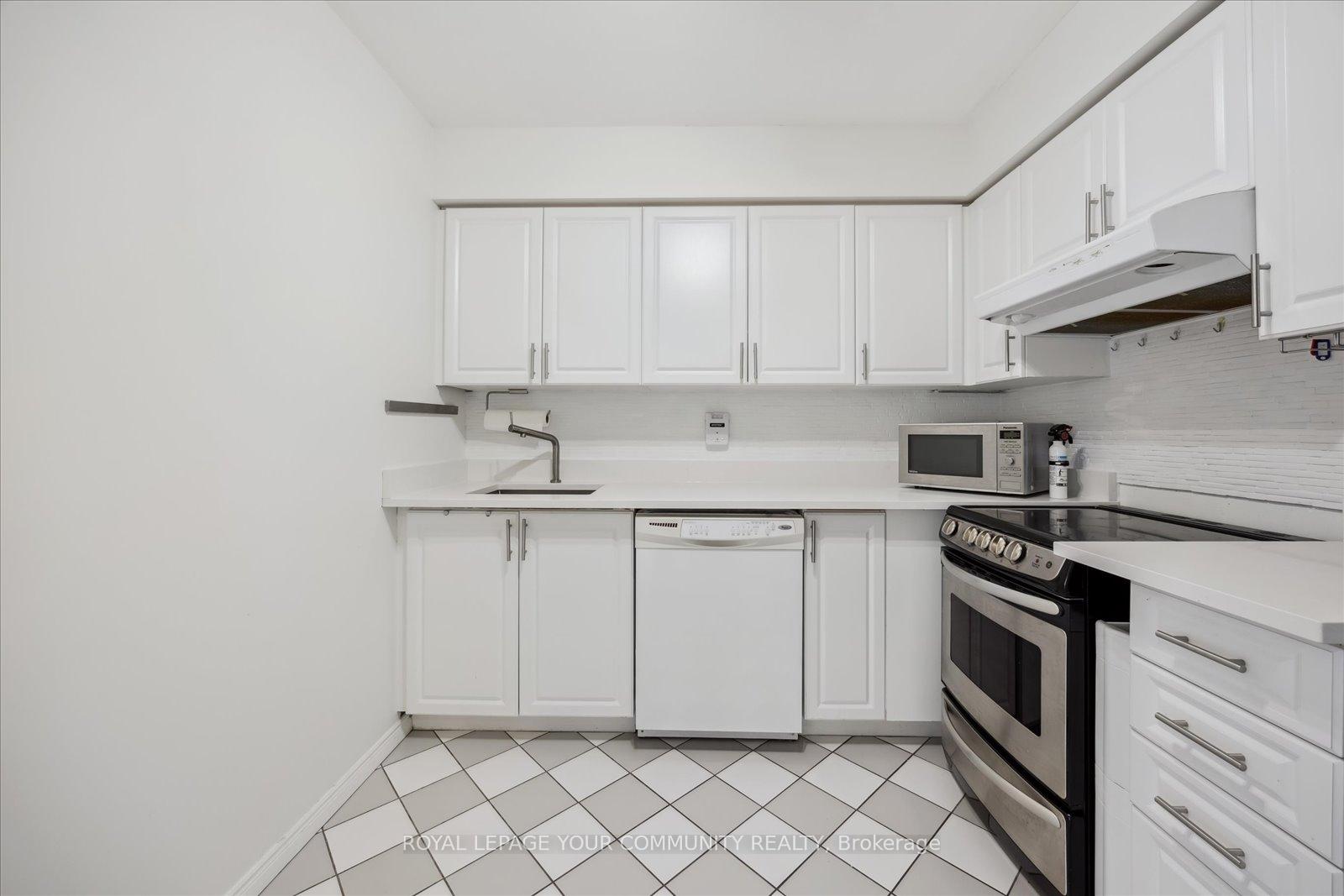 Photo 10 of Unit 911, 81 Townsgate Drive, Vaughan, Crestwood-Springfarm-Yorkhill — HOMEH