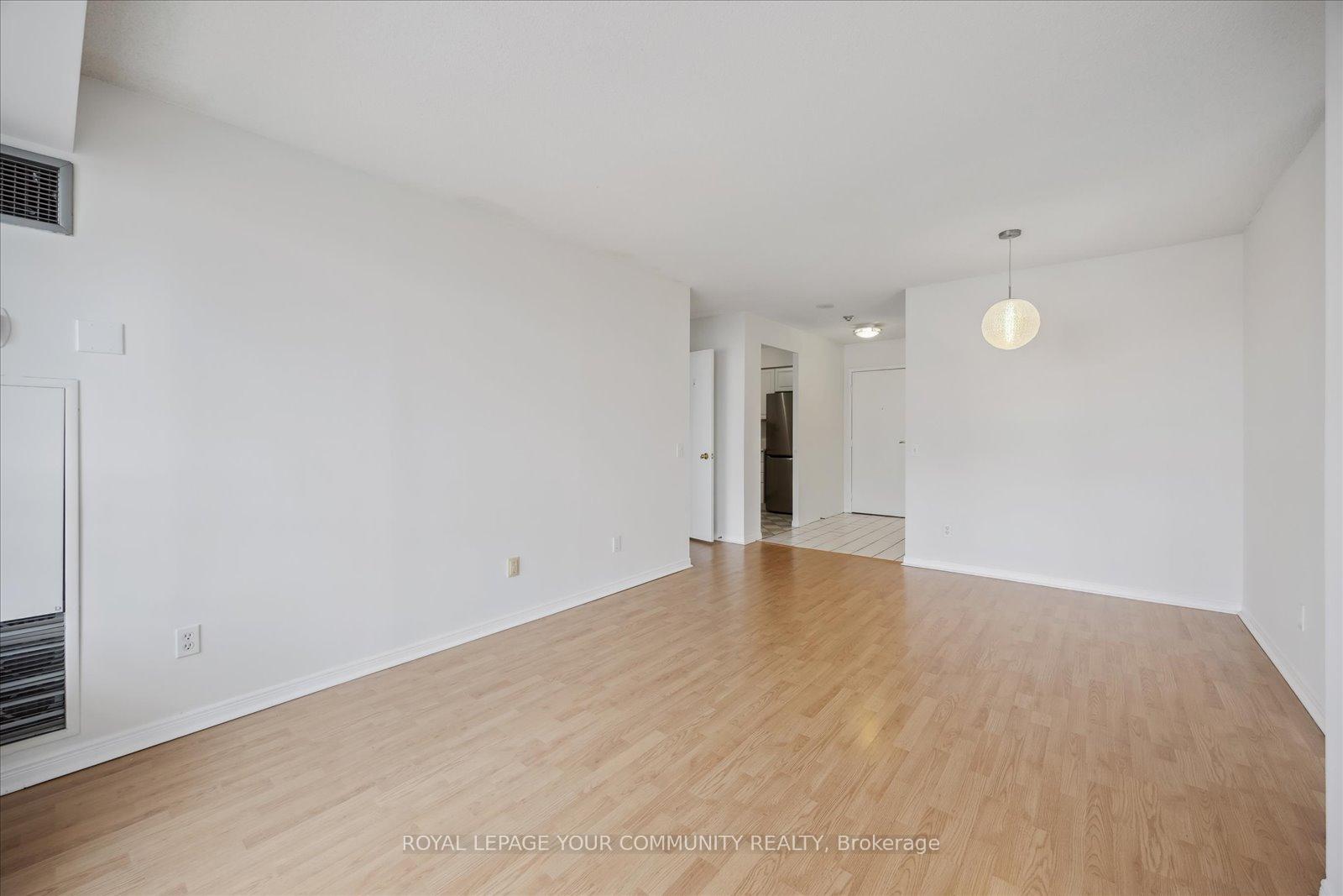 Photo 8 of Unit 911, 81 Townsgate Drive, Vaughan, Crestwood-Springfarm-Yorkhill — HOMEH