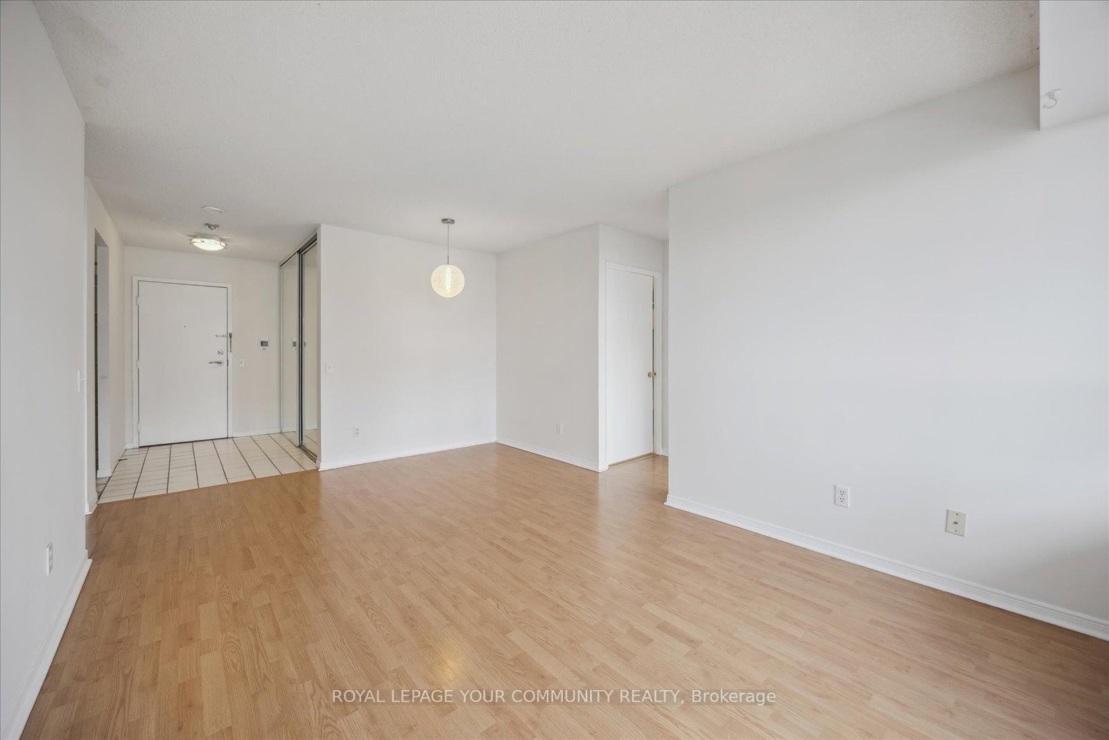 Photo 11 of Unit 911, 81 Townsgate Drive, Vaughan, Crestwood-Springfarm-Yorkhill — HOMEH