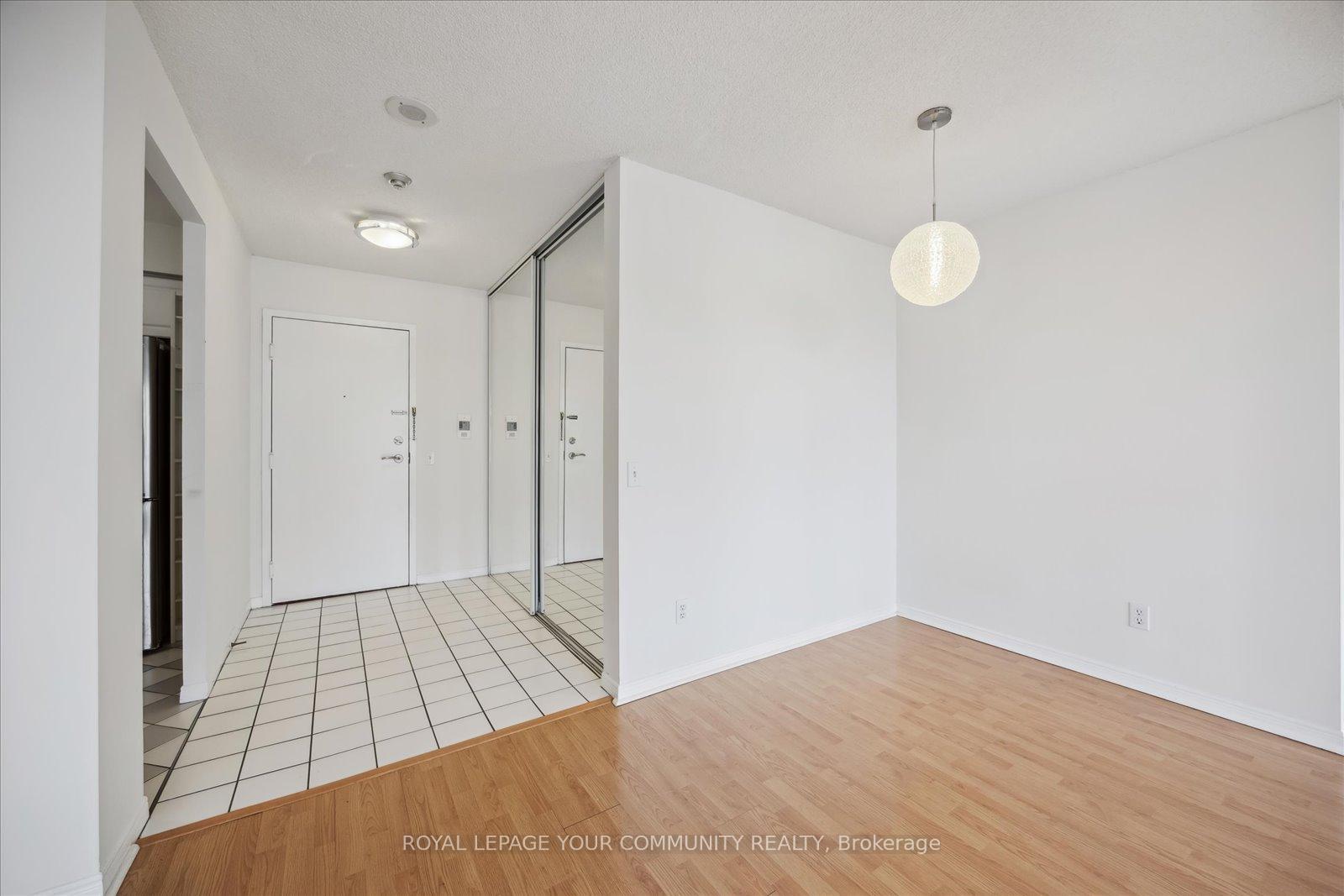 Photo 9 of Unit 911, 81 Townsgate Drive, Vaughan, Crestwood-Springfarm-Yorkhill — HOMEH