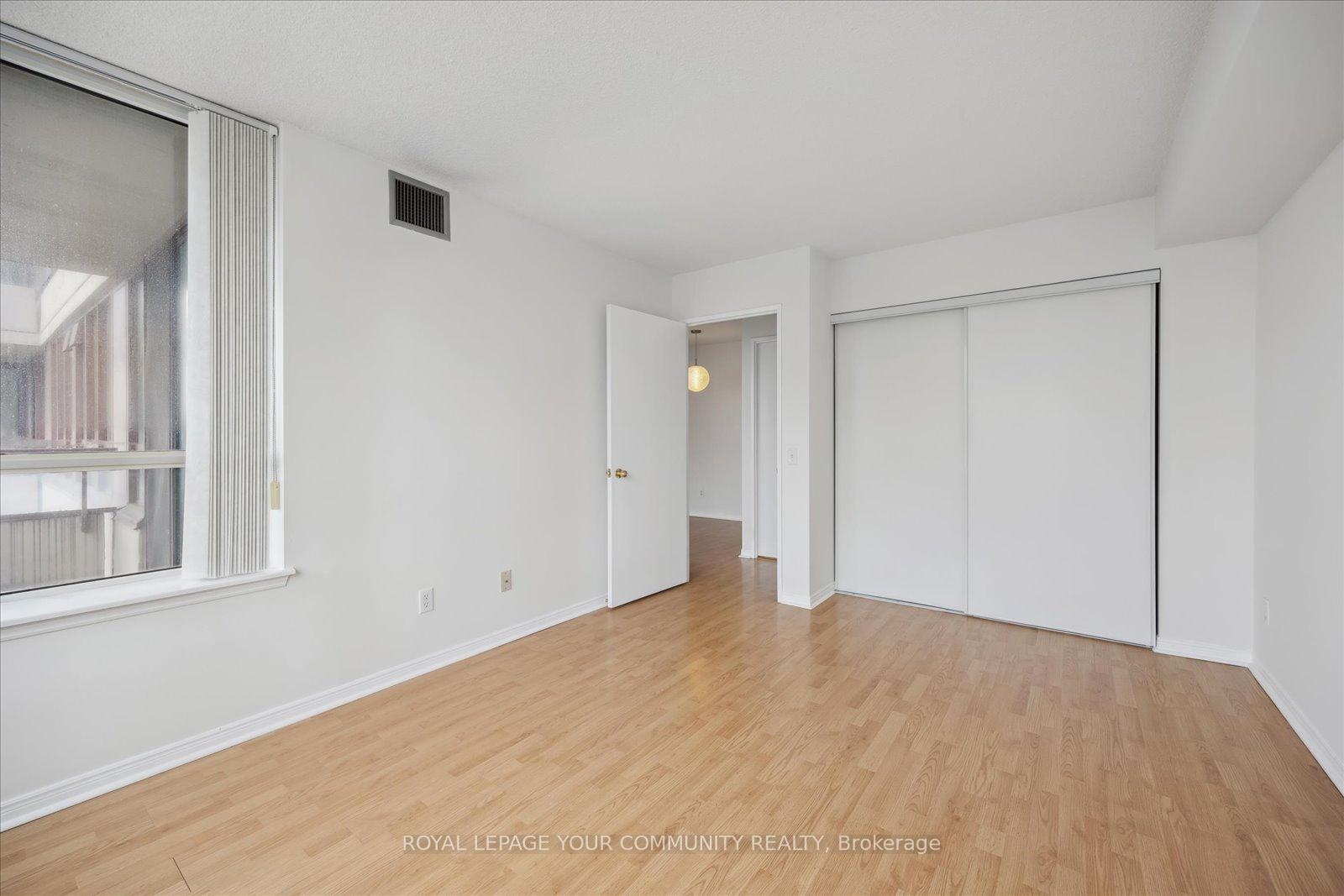 Photo 18 of Unit 911, 81 Townsgate Drive, Vaughan, Crestwood-Springfarm-Yorkhill — HOMEH