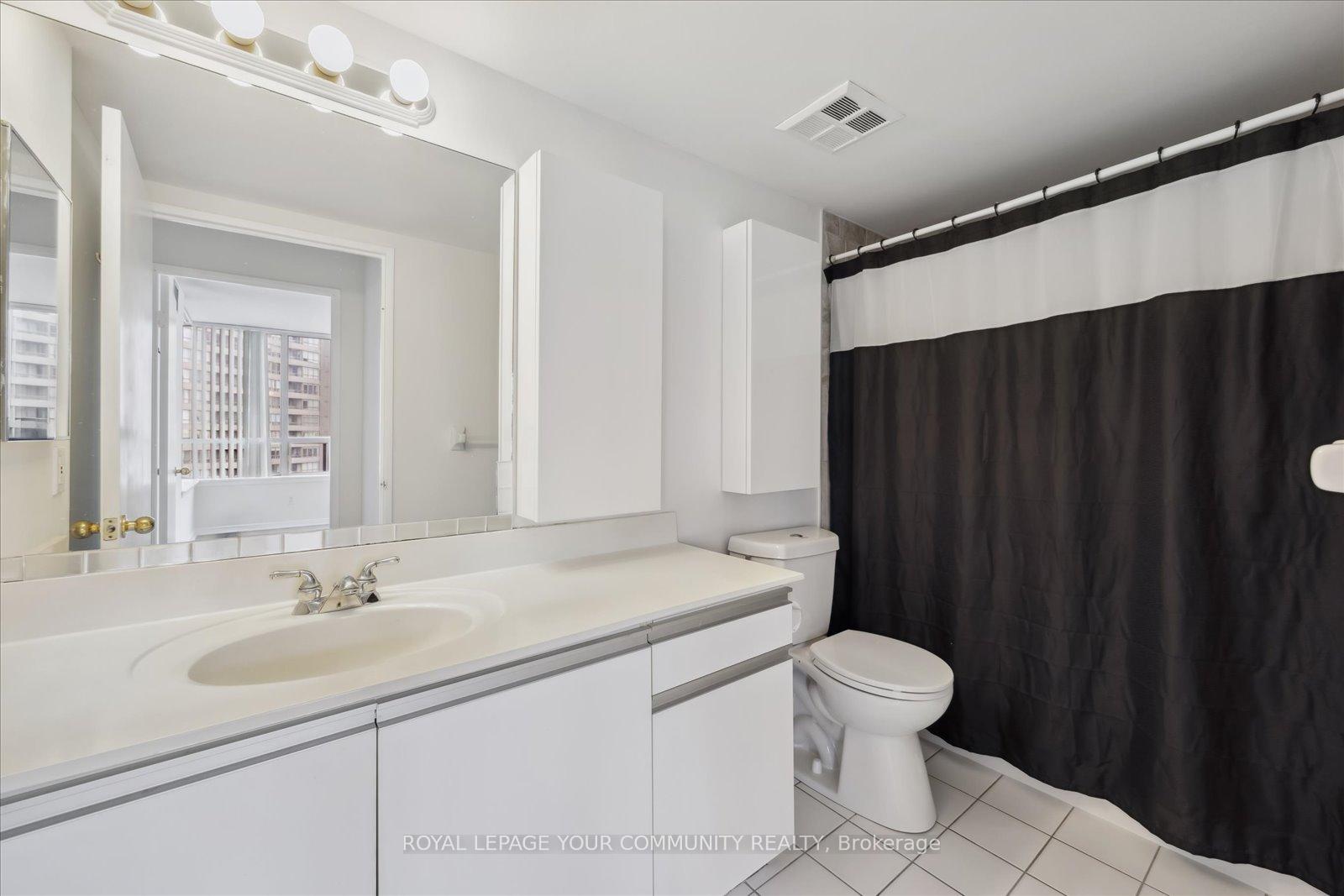 Photo 15 of Unit 911, 81 Townsgate Drive, Vaughan, Crestwood-Springfarm-Yorkhill — HOMEH