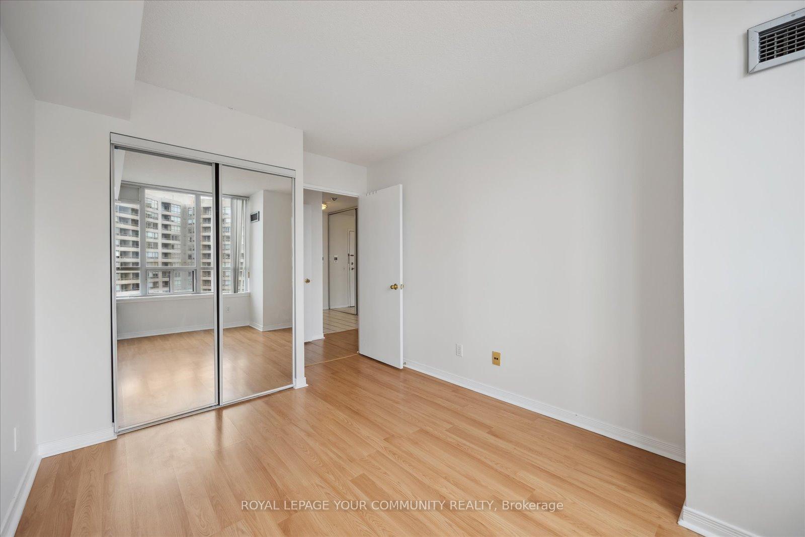 Photo 21 of Unit 911, 81 Townsgate Drive, Vaughan, Crestwood-Springfarm-Yorkhill — HOMEH