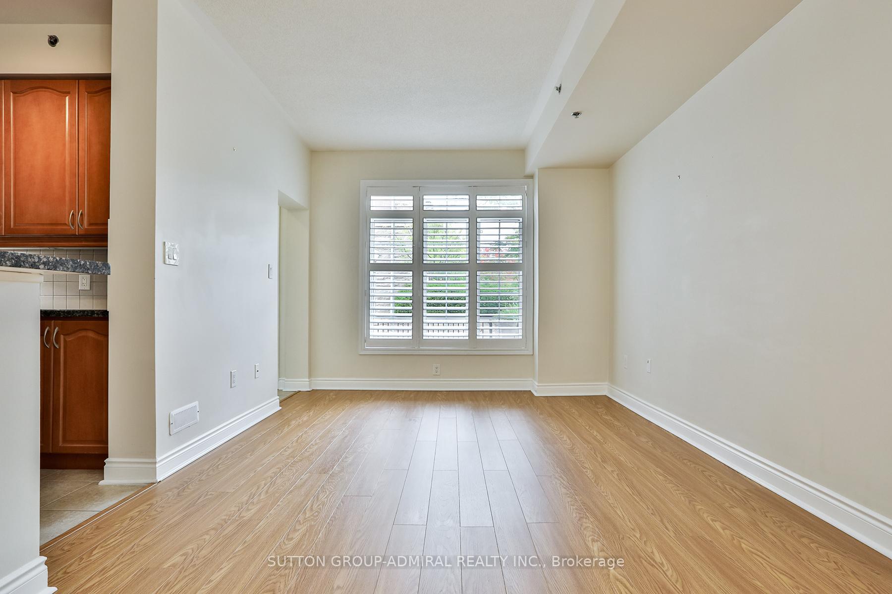 Photo 3 of Unit 12, 8 Brighton Place, Vaughan, Crestwood-Springfarm-Yorkhill — HOMEH