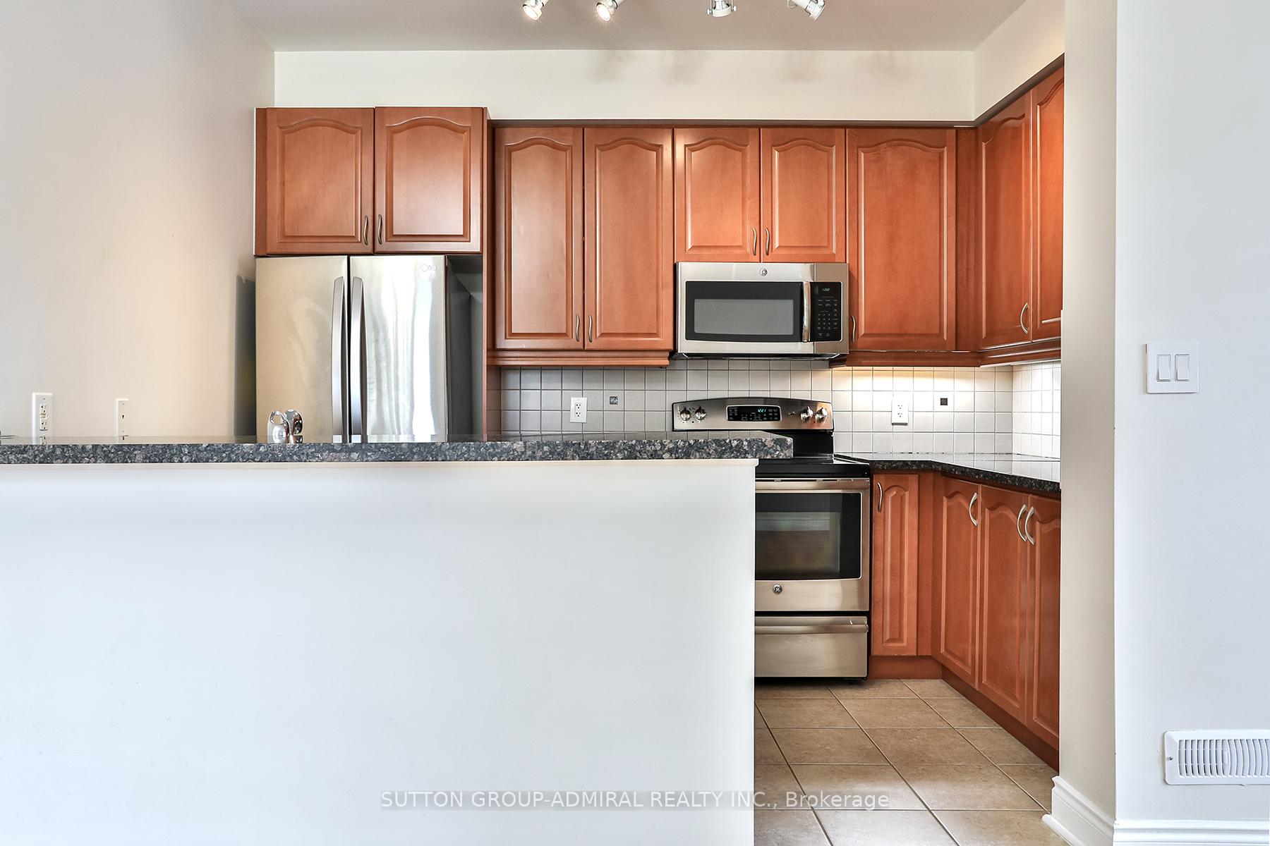 Photo 13 of Unit 12, 8 Brighton Place, Vaughan, Crestwood-Springfarm-Yorkhill — HOMEH