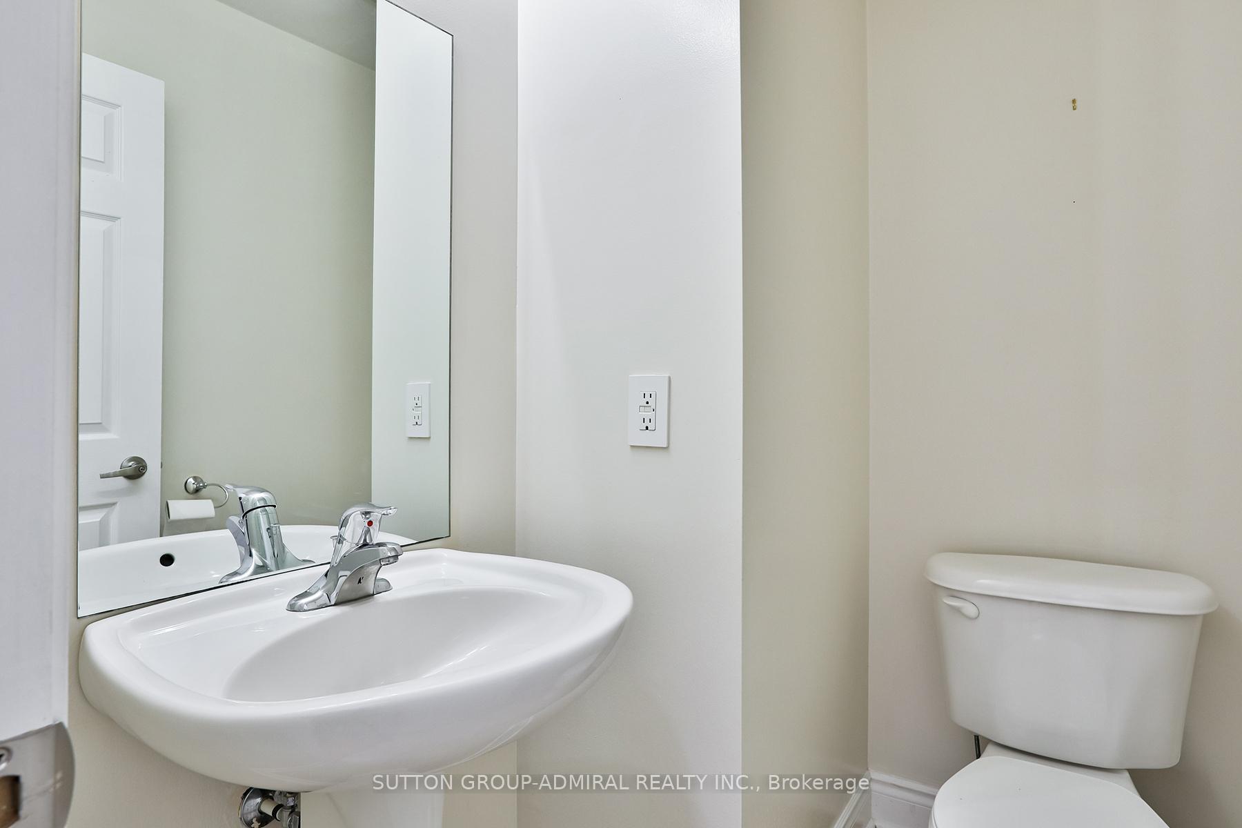 Photo 2 of Unit 12, 8 Brighton Place, Vaughan, Crestwood-Springfarm-Yorkhill — HOMEH
