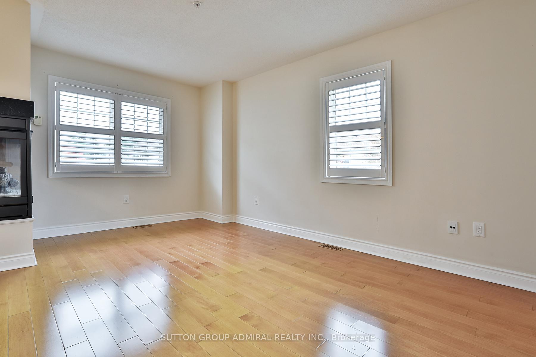 Photo 9 of Unit 12, 8 Brighton Place, Vaughan, Crestwood-Springfarm-Yorkhill — HOMEH