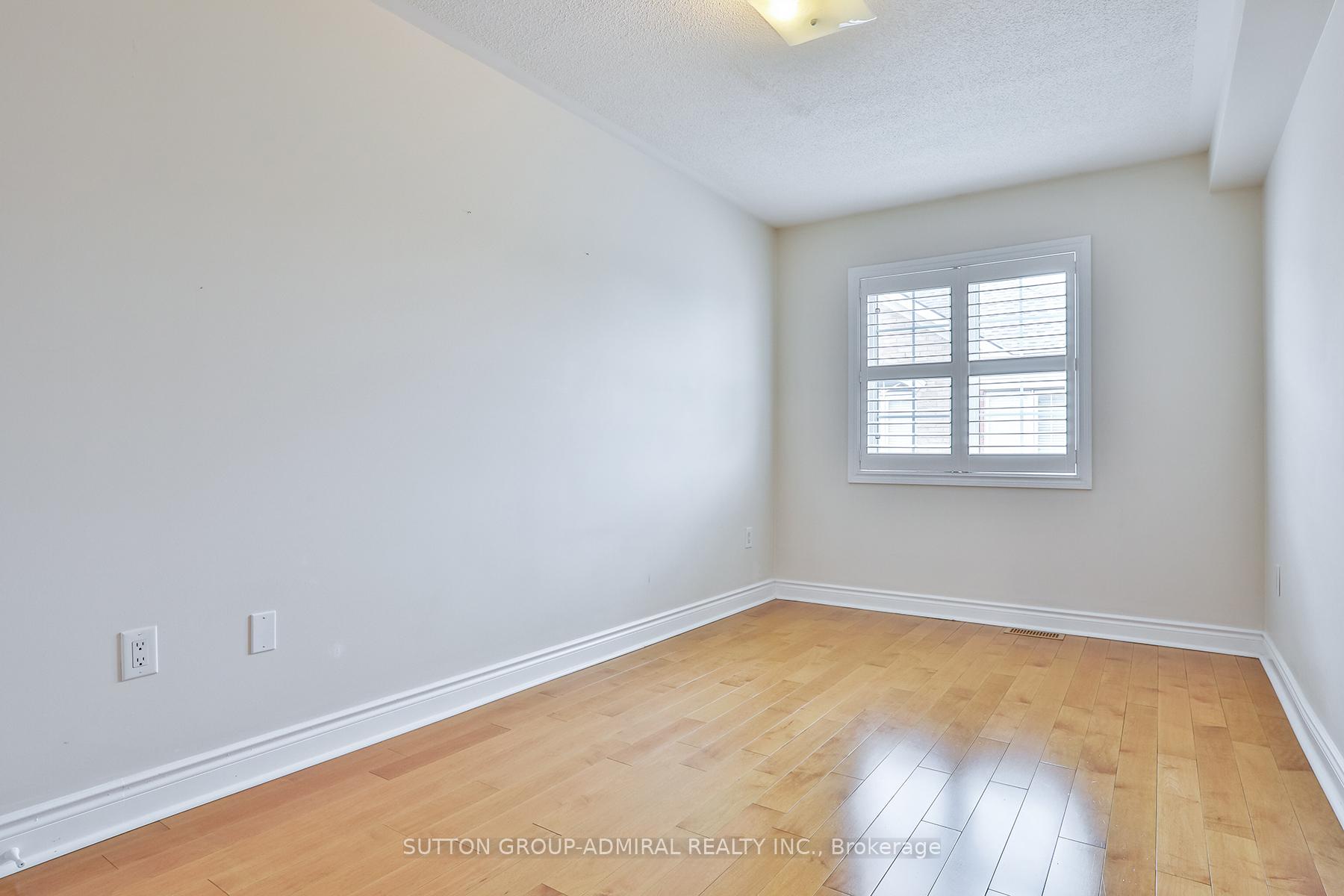 Photo 10 of Unit 12, 8 Brighton Place, Vaughan, Crestwood-Springfarm-Yorkhill — HOMEH
