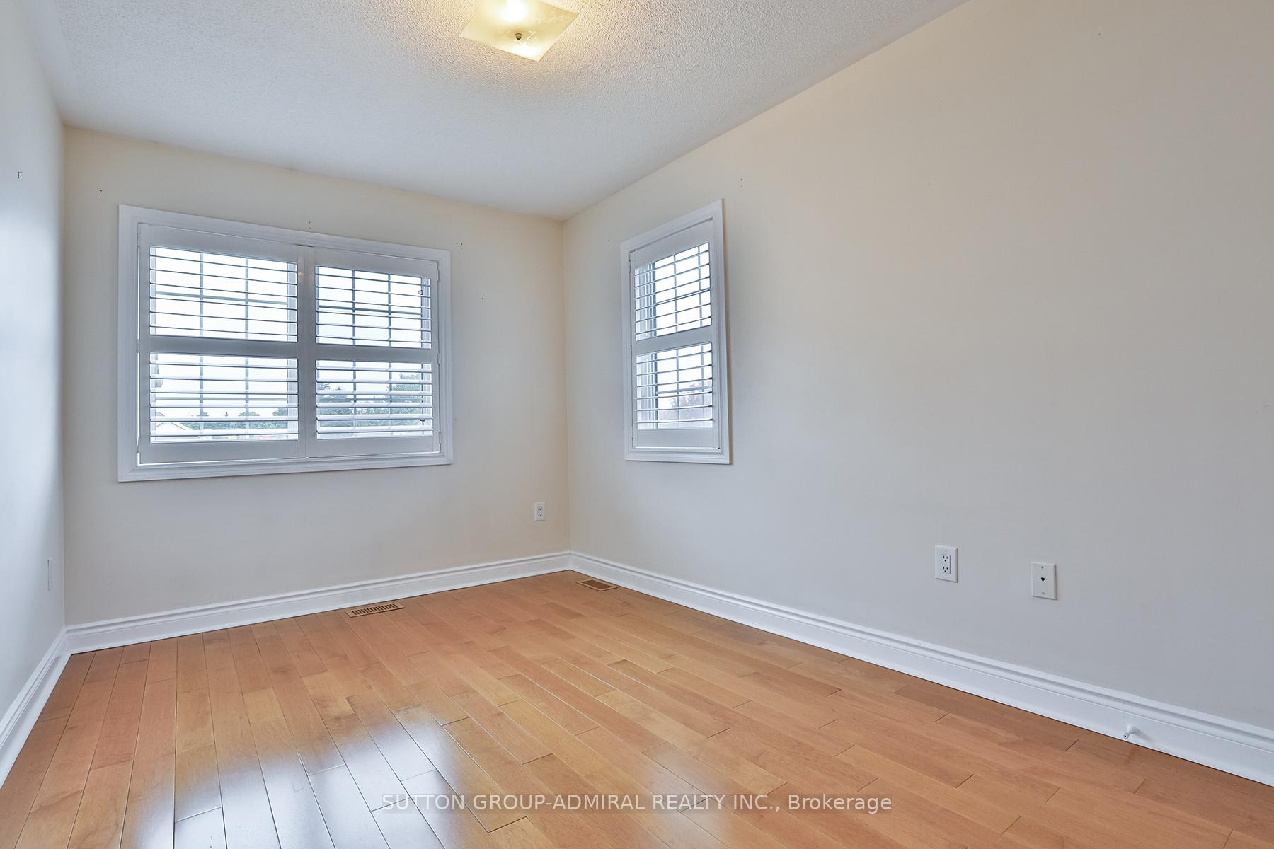 Photo 14 of Unit 12, 8 Brighton Place, Vaughan, Crestwood-Springfarm-Yorkhill — HOMEH