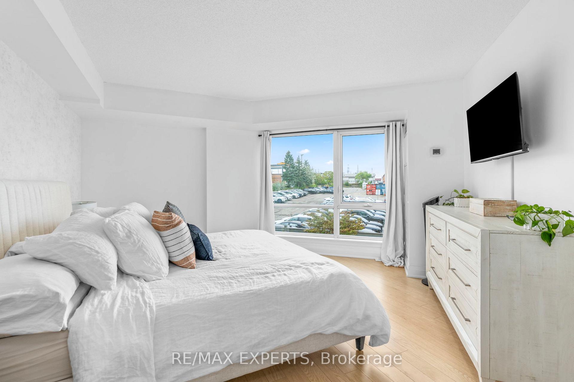 Photo 26 of Unit 102, 24 Woodstream Boulevard, Vaughan, Vaughan Grove — HOMEH