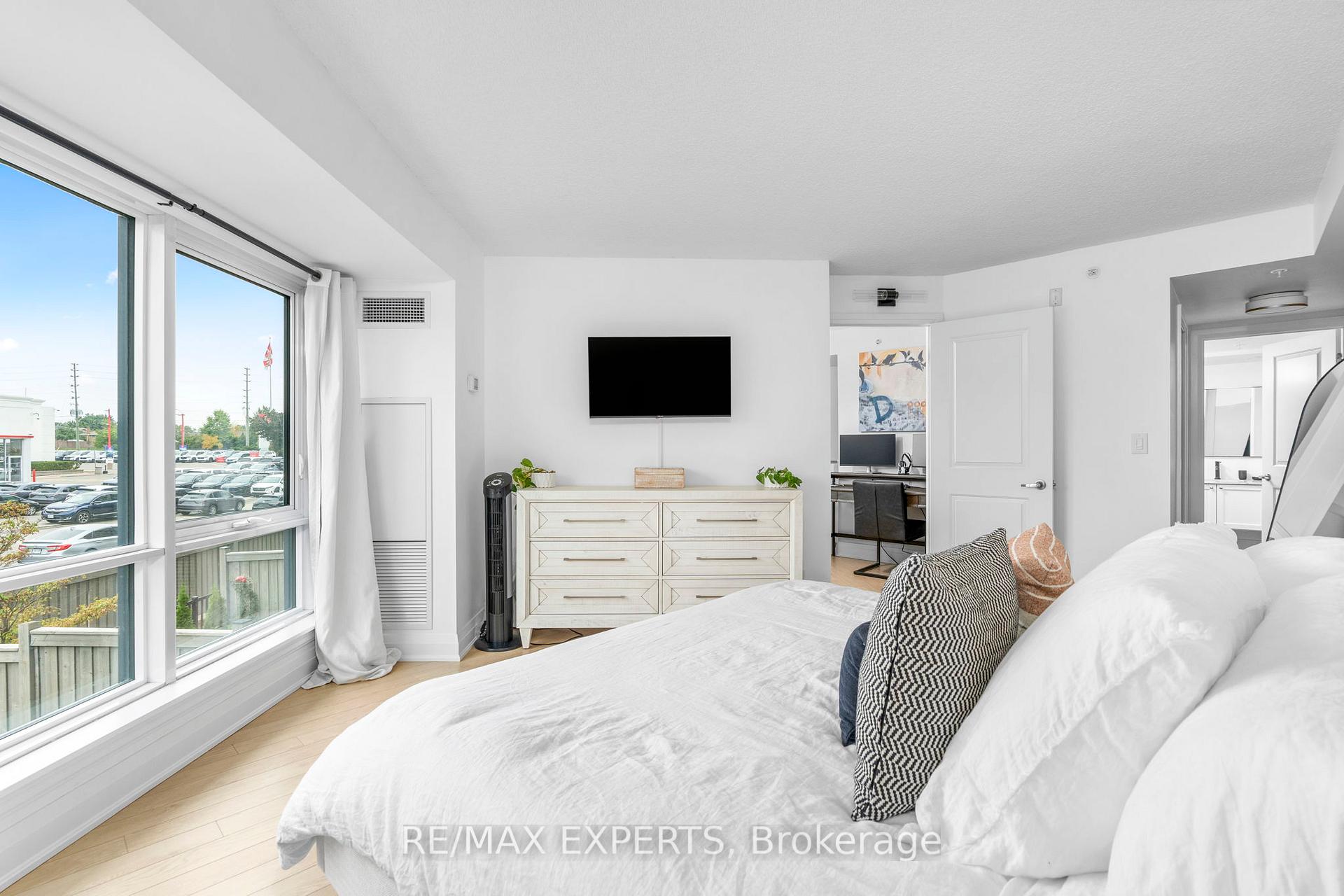 Photo 18 of Unit 102, 24 Woodstream Boulevard, Vaughan, Vaughan Grove — HOMEH