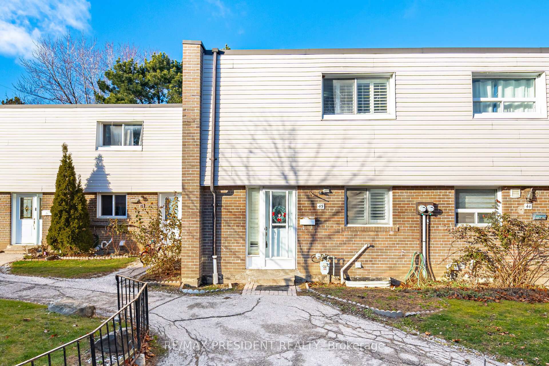 Front of Unit 45, 431 Silverstone Drive