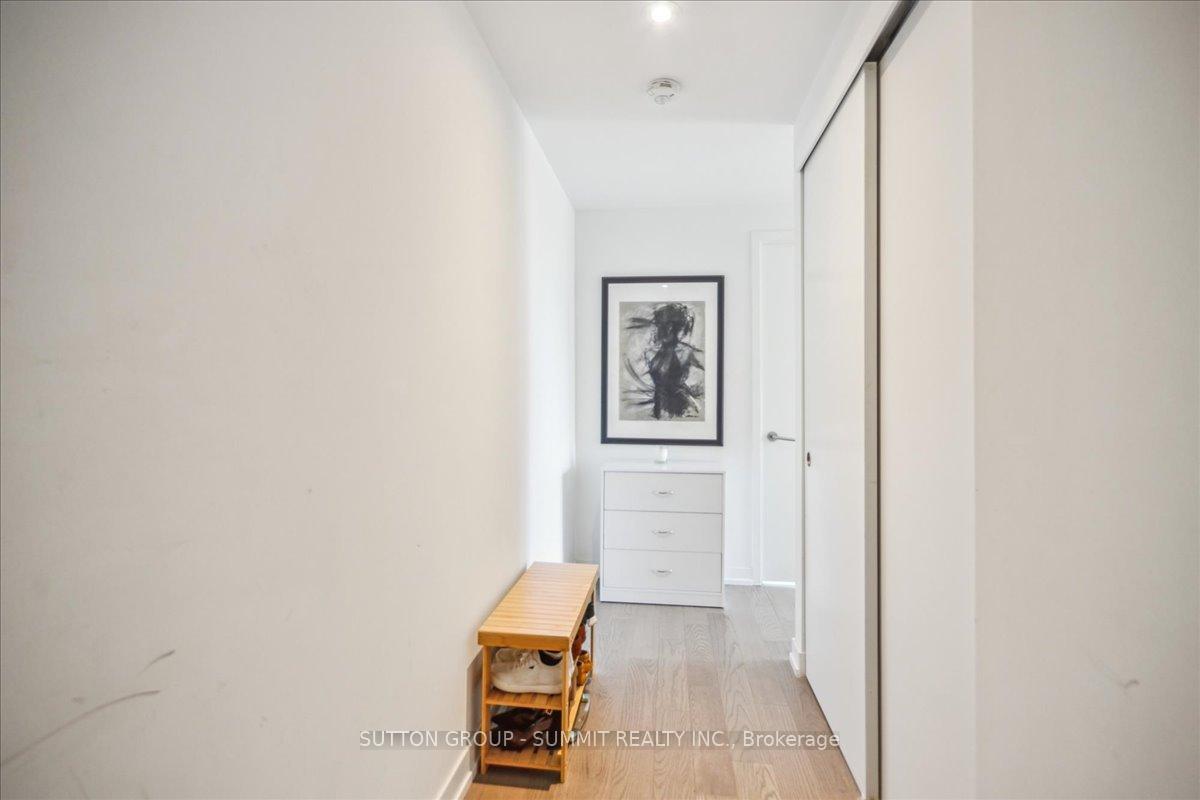 Photo 6 of Unit 1010, 161 Roehampton Avenue, Toronto, Mount Pleasant West — HOMEH