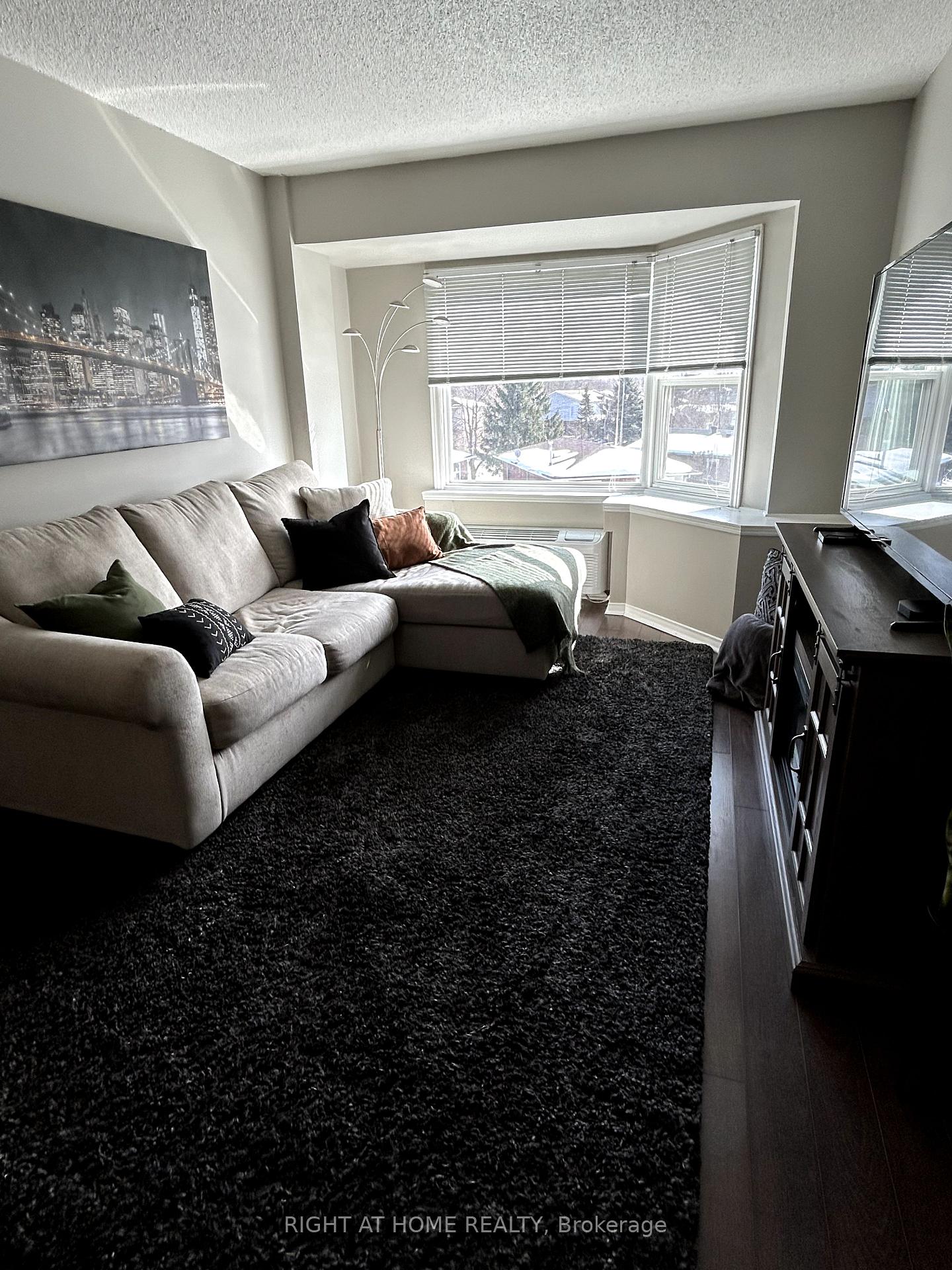Photo 2 of Unit 318, 155 Riverglen Drive, Georgina, Keswick South — HOMEH