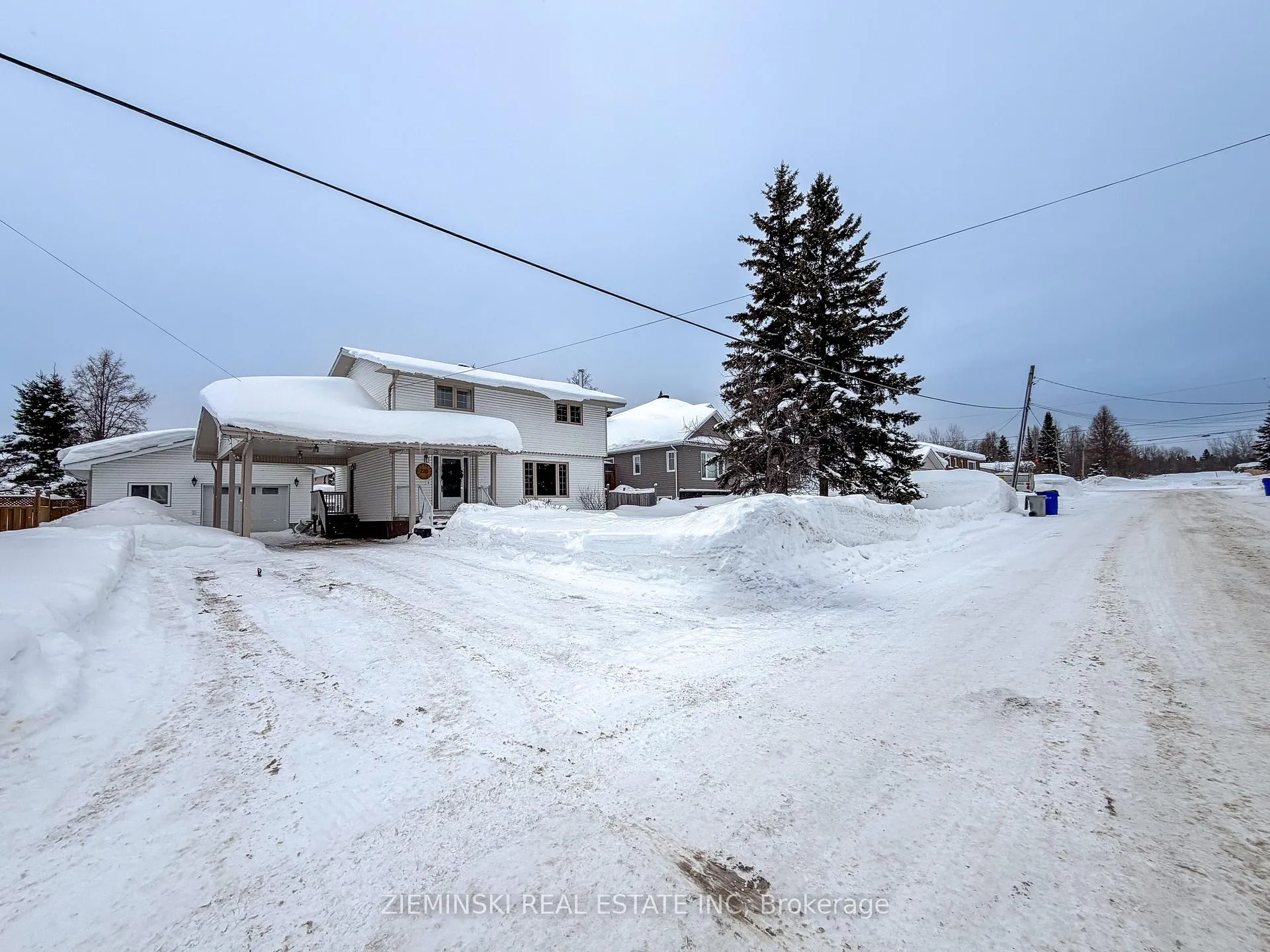Photo 2 of 220 Ruth Street, Timmins, Porcupine - West — HOMEH
