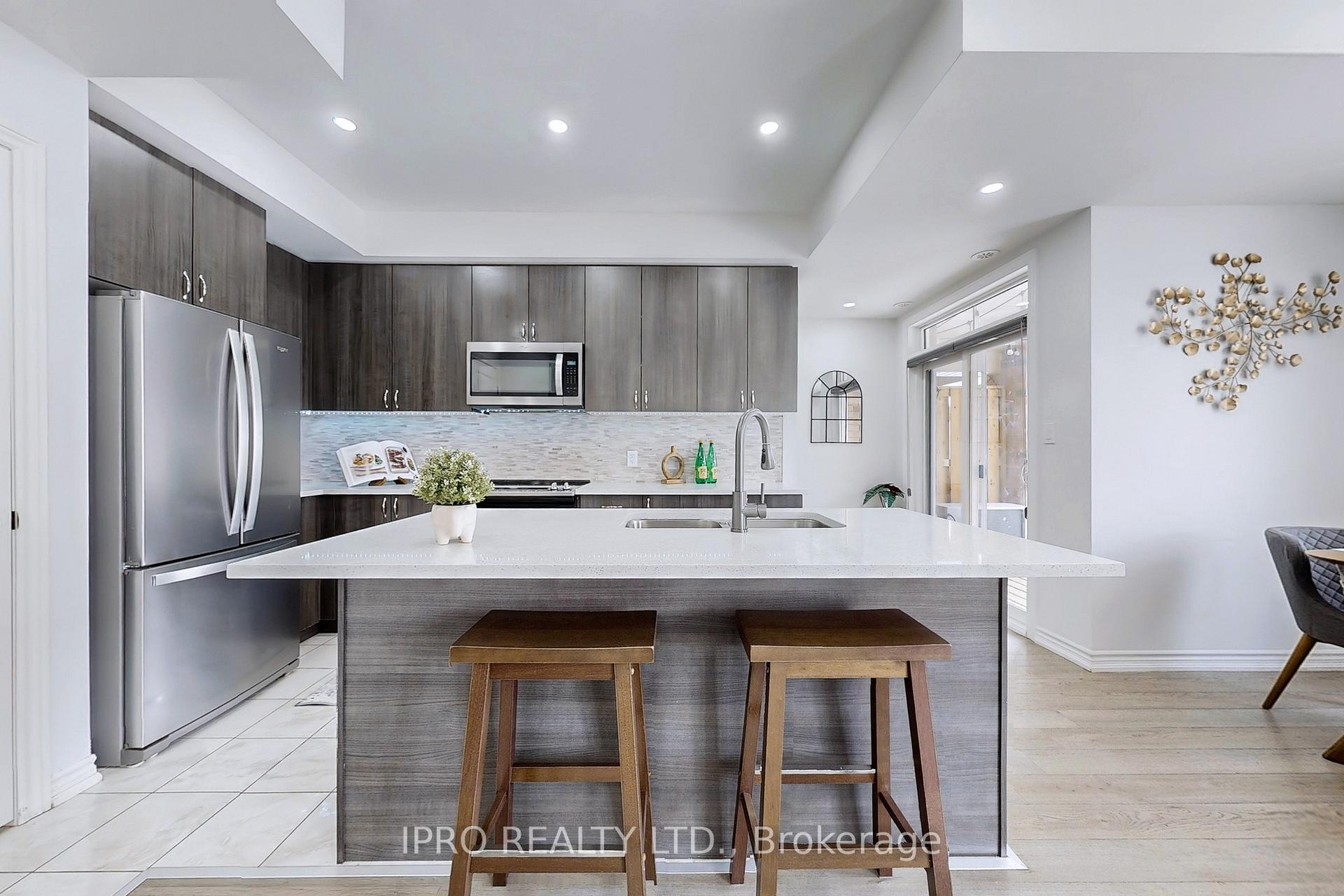Photo 18 of Unit 6, 2738 William Jackson Drive, Pickering, Duffin Heights — HOMEH