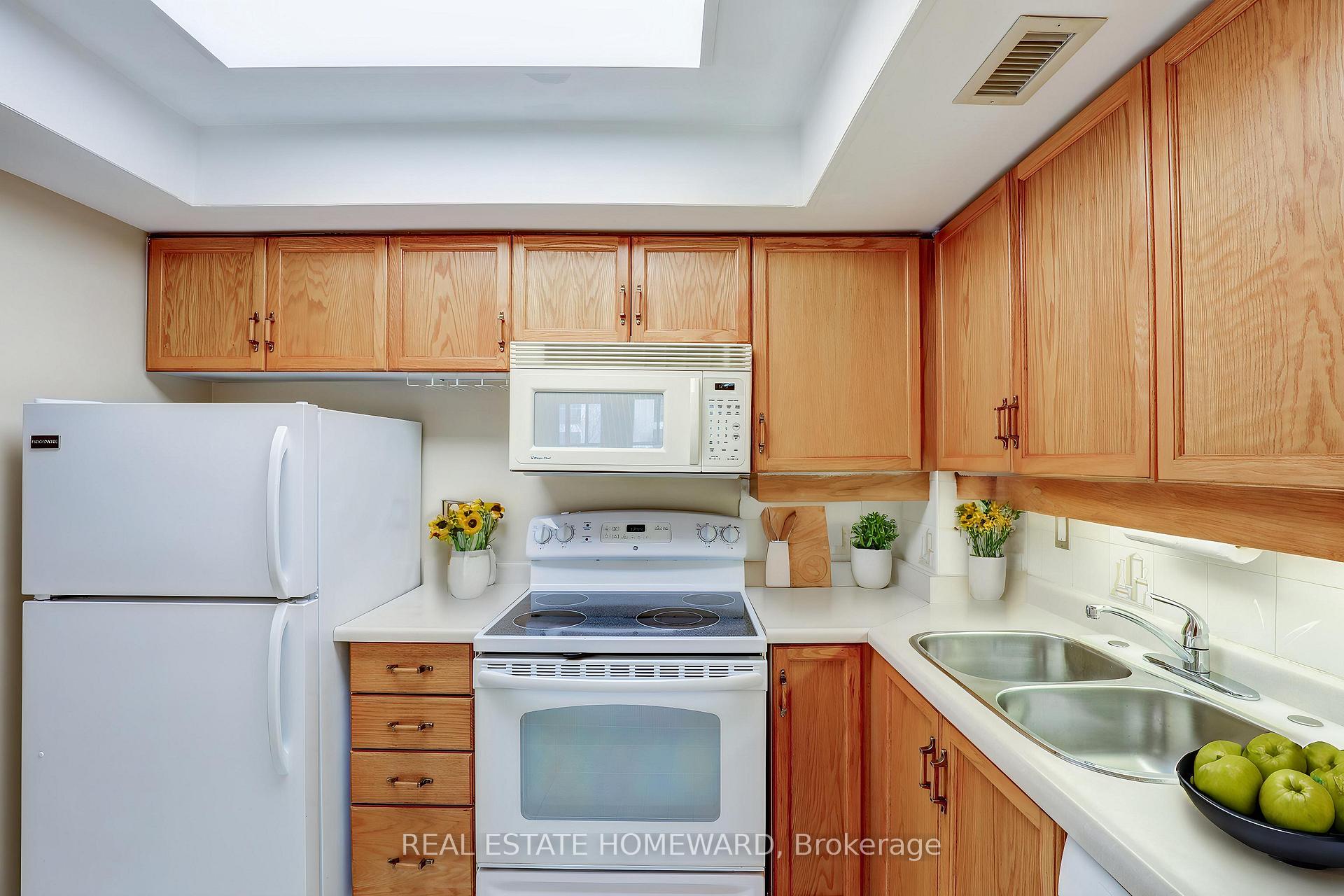 Photo 8 of Unit 411, 65 Scadding Avenue S, Toronto, Waterfront Communities — HOMEH