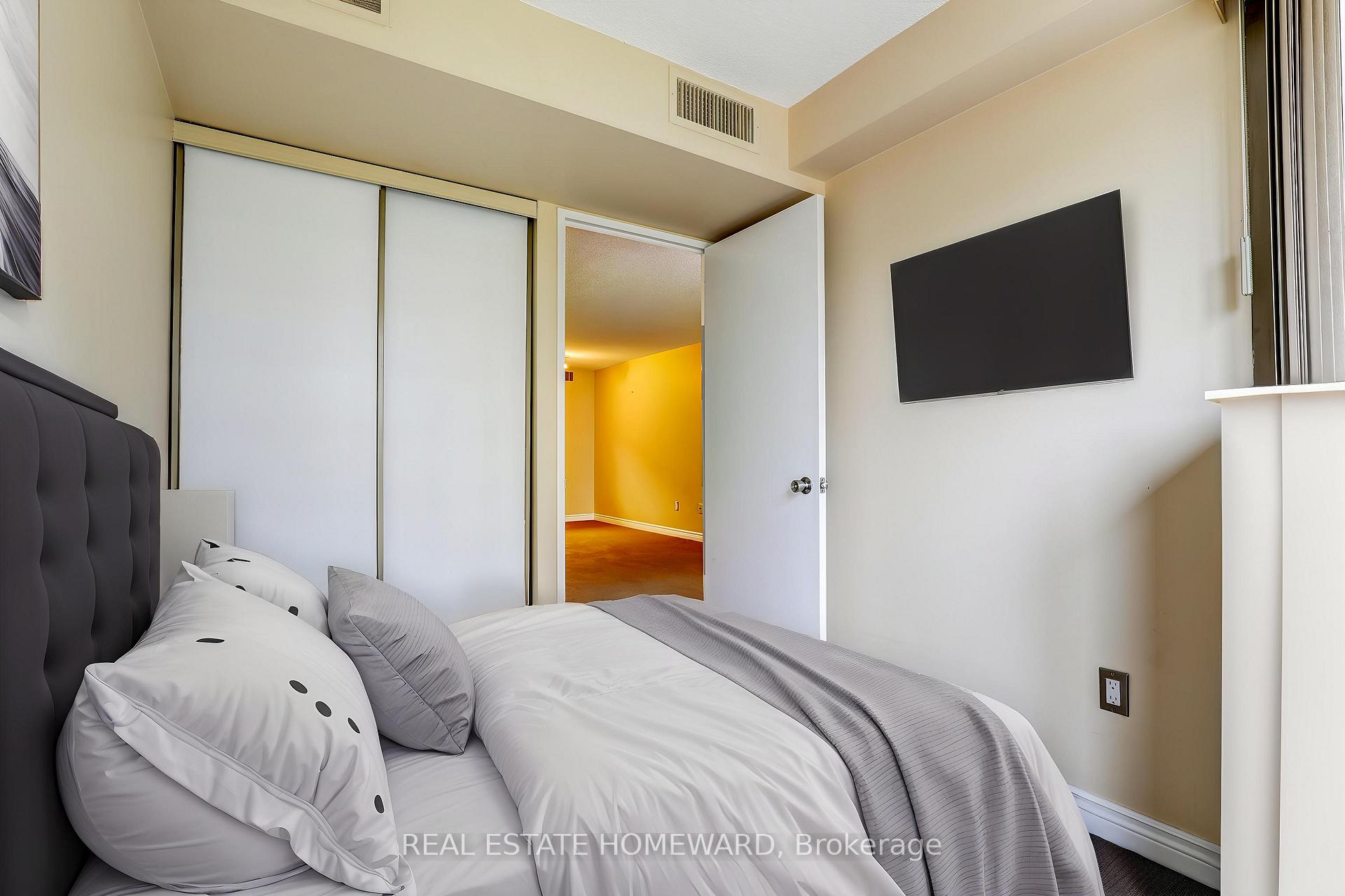 Photo 7 of Unit 411, 65 Scadding Avenue S, Toronto, Waterfront Communities — HOMEH