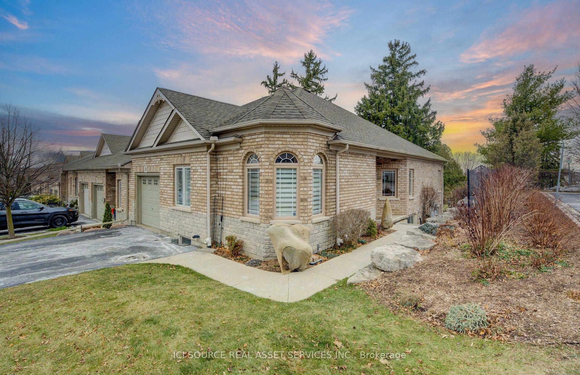 Photo 1 of Unit 13, 10 Cobblestone Drive, Brant, Paris — HOMEH