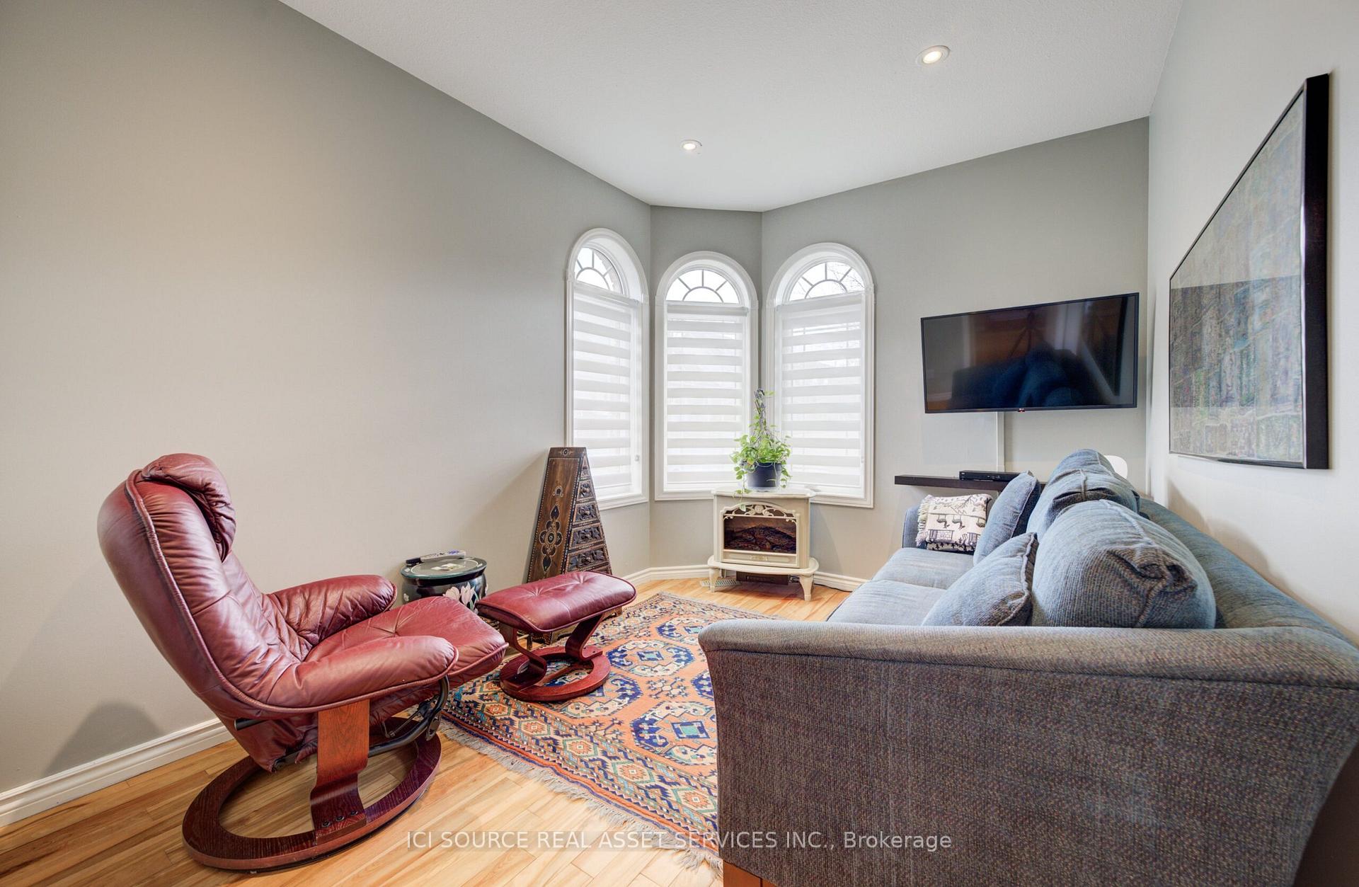 Photo 5 of Unit 13, 10 Cobblestone Drive, Brant, Paris — HOMEH