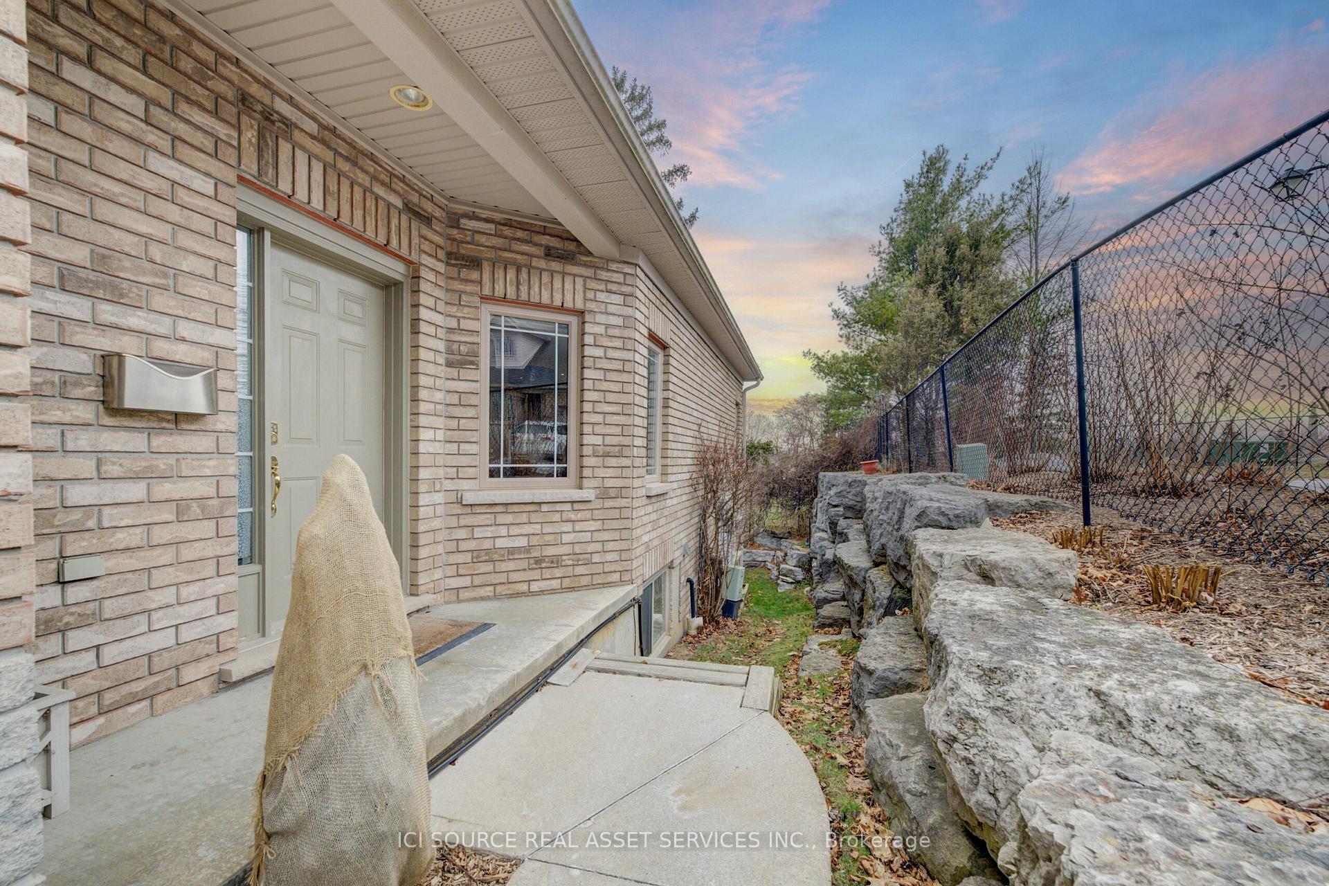 Photo 14 of Unit 13, 10 Cobblestone Drive, Brant, Paris — HOMEH