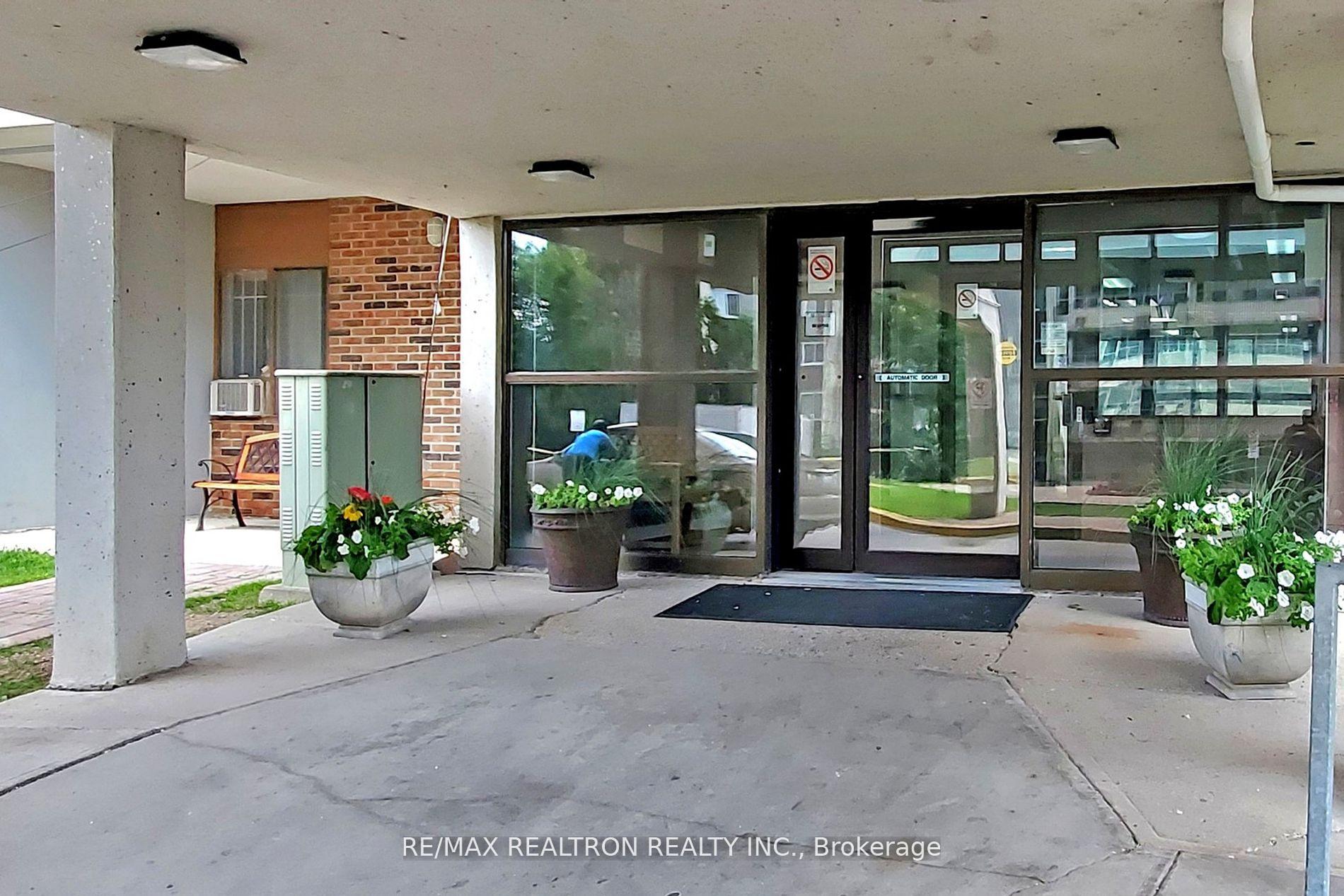Photo 2 of Unit 1411, 3380 Eglinton Avenue E, Scarborough, Scarborough Village — HOMEH