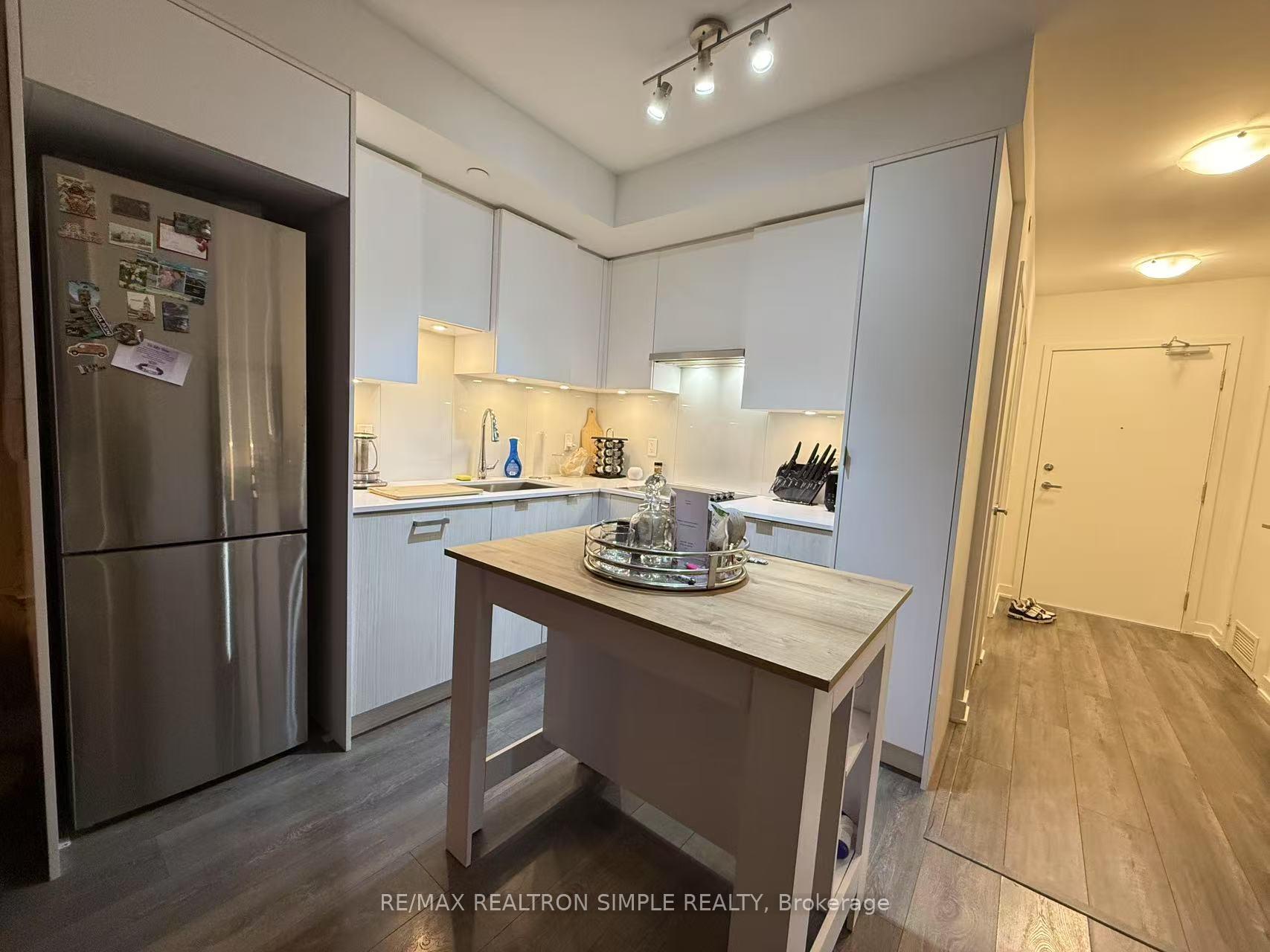Front of Unit 3202, 99 Broadway Avenue