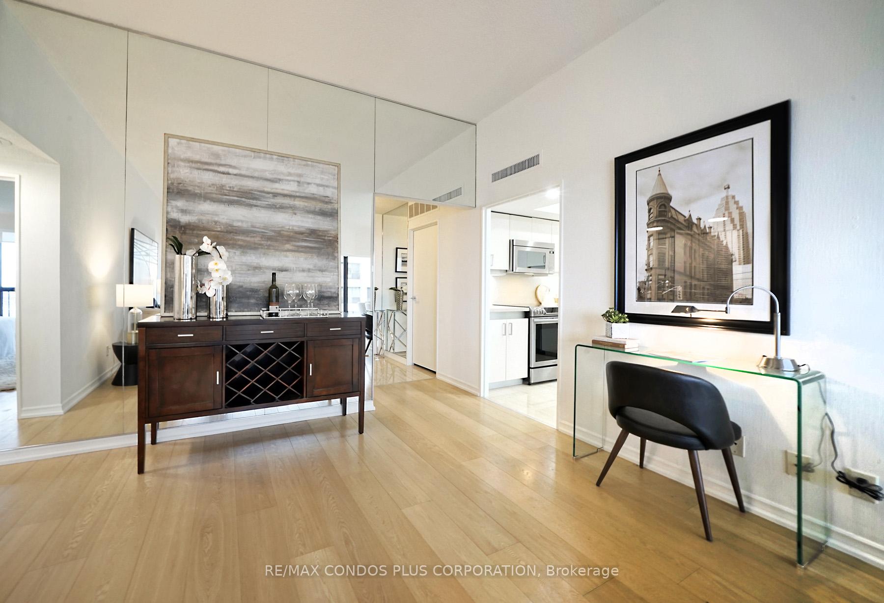 Photo 7 of Unit 3603, 65 Harbour Square, Toronto, Waterfront Communities — HOMEH