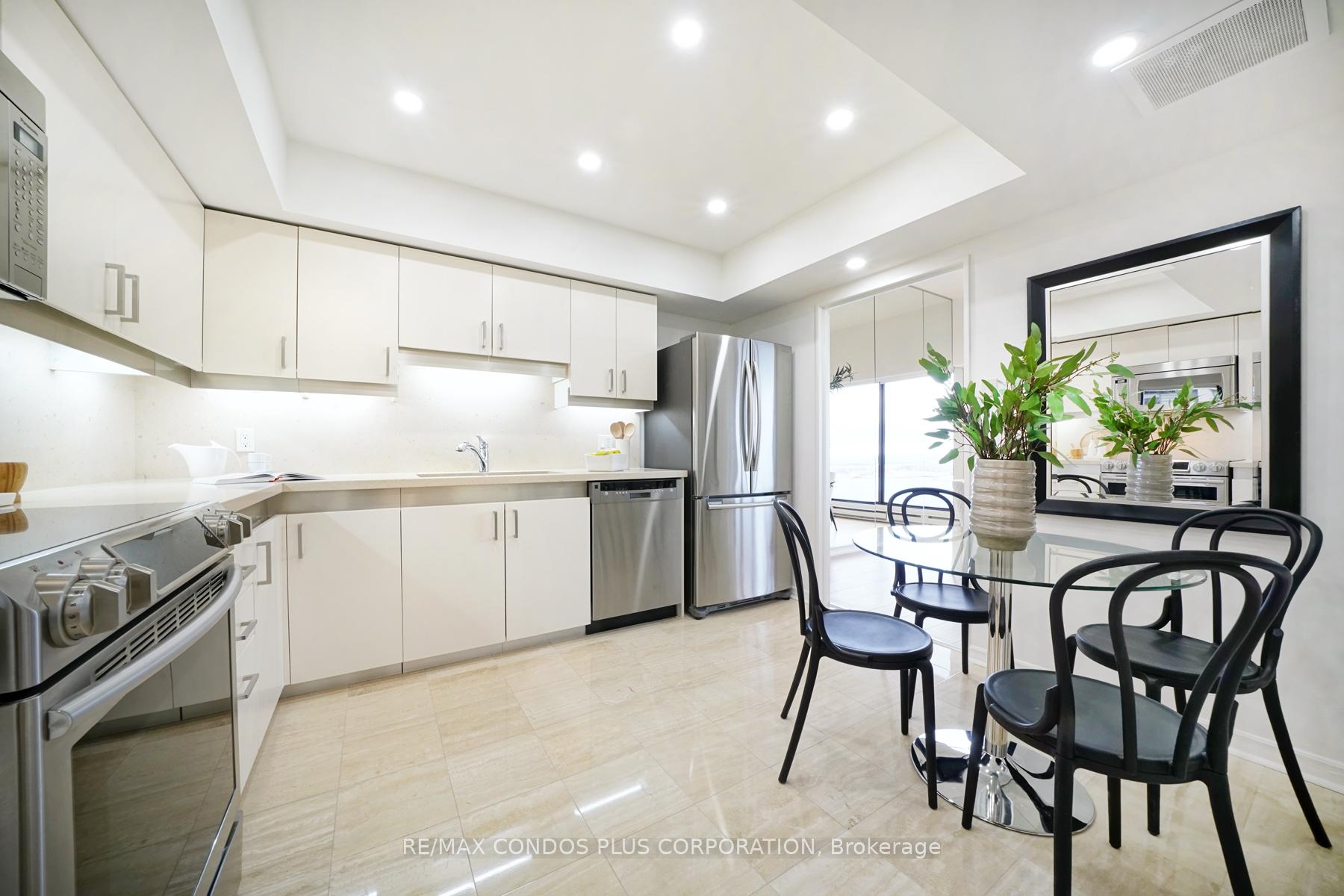 Photo 10 of Unit 3603, 65 Harbour Square, Toronto, Waterfront Communities — HOMEH