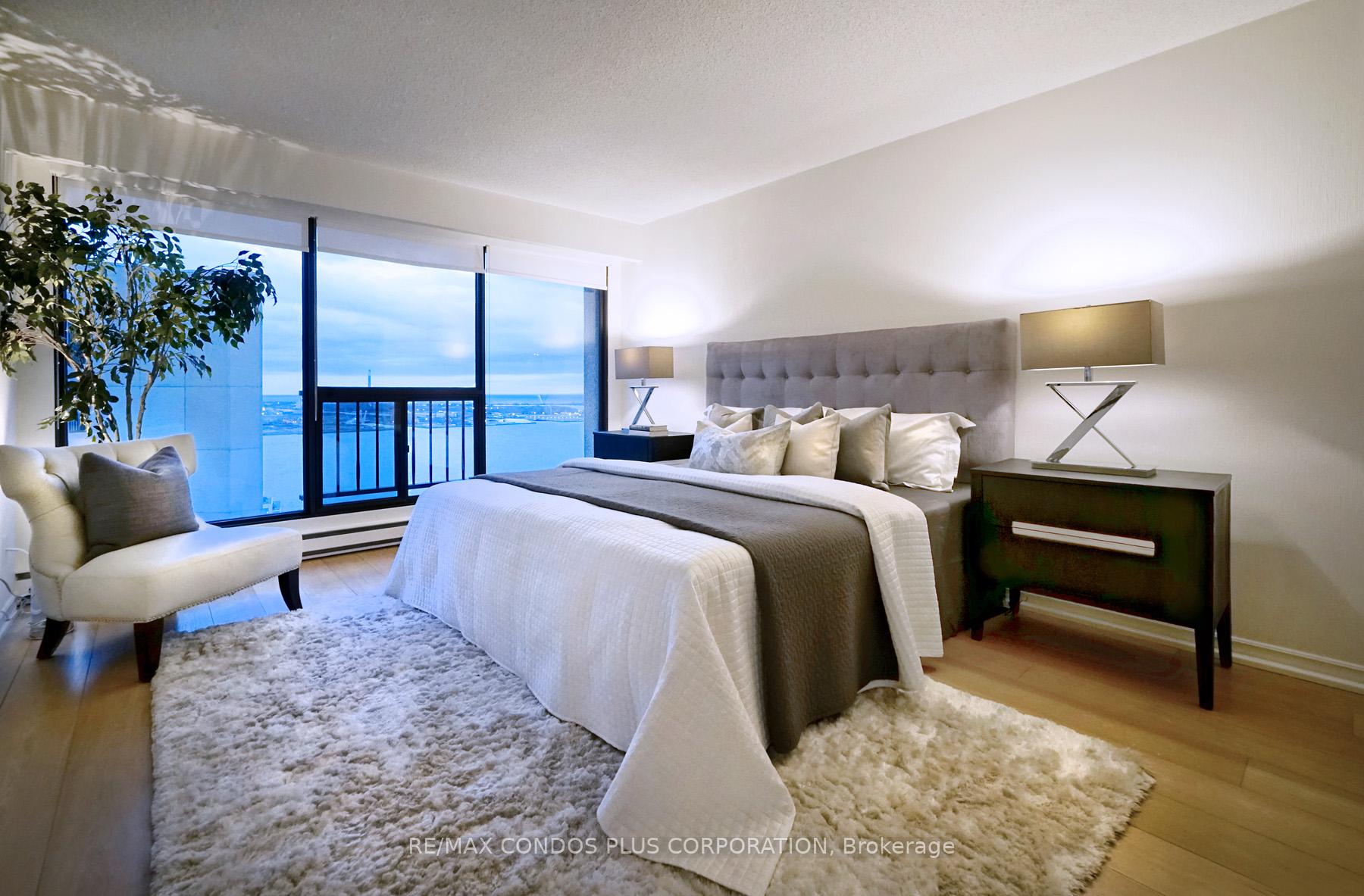 Photo 8 of Unit 3603, 65 Harbour Square, Toronto, Waterfront Communities — HOMEH